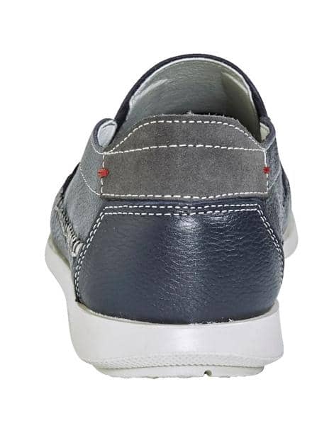 Slipper mit Ziernähten