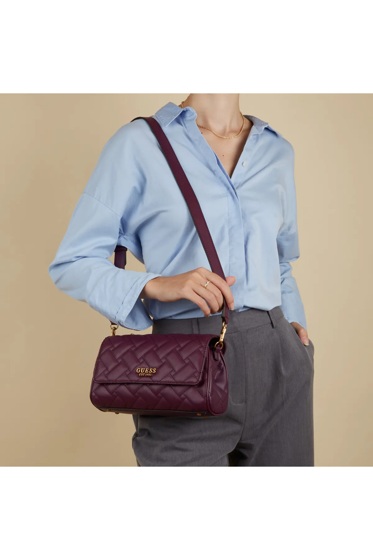 Guess  UMHÄNGETASCHE, FÜR DAMEN, MIT TASCHE, MIT SCHULTERRIEMEN, EINFARBIG, MIT LOGO,