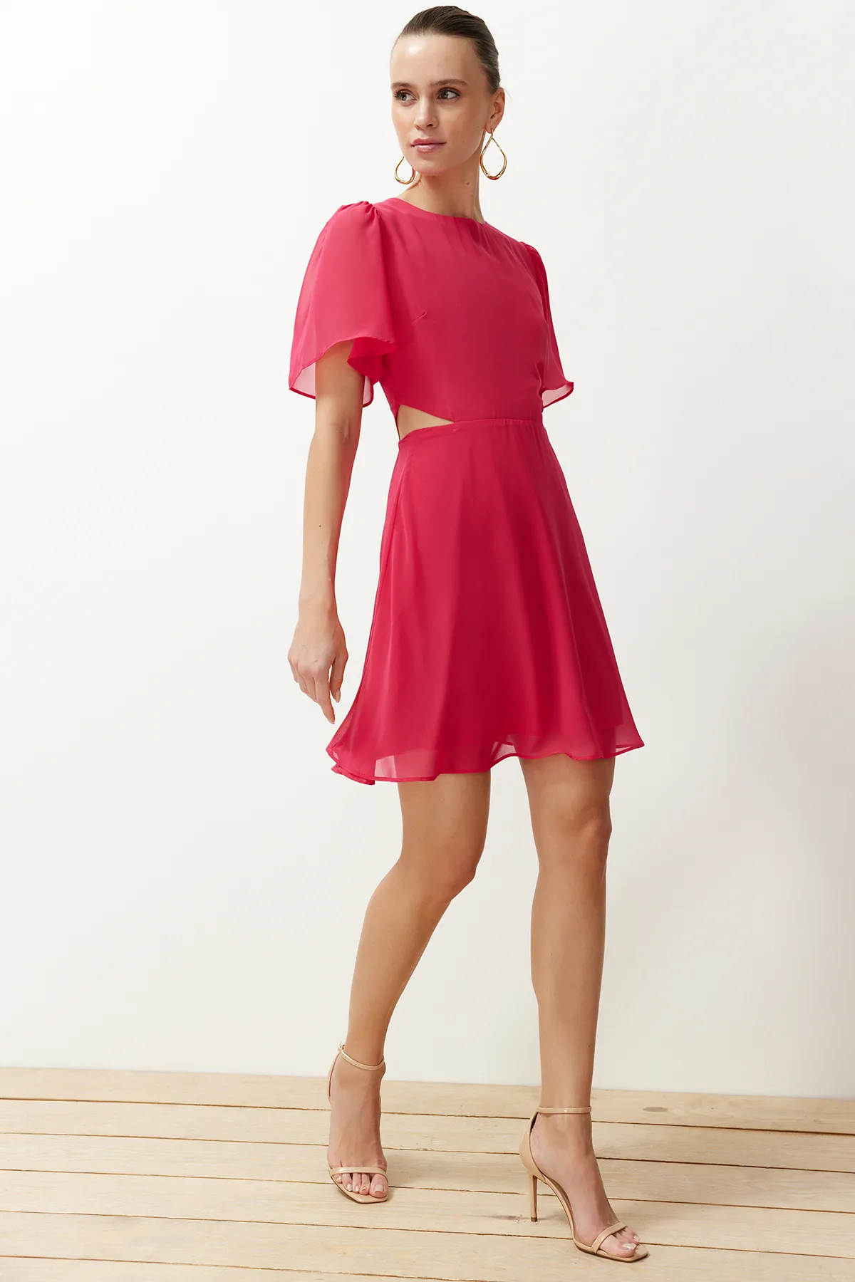 Trendyol Collection  Fuchsia A-Linien-Minikleid aus gewebtem Chiffon mit Cut-out-Details und Futter TWOSS24EL00696