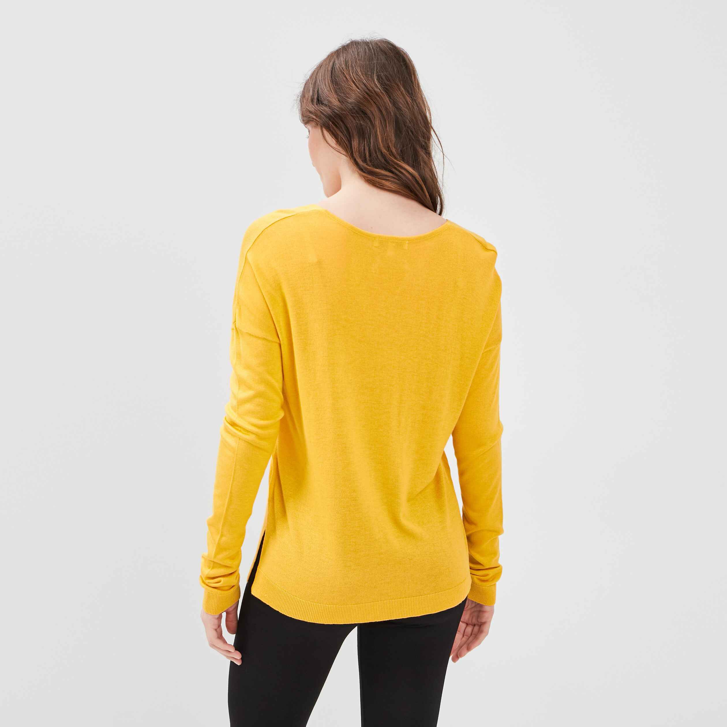 Pull avec col en V jaune moutarde femme | La Halle
