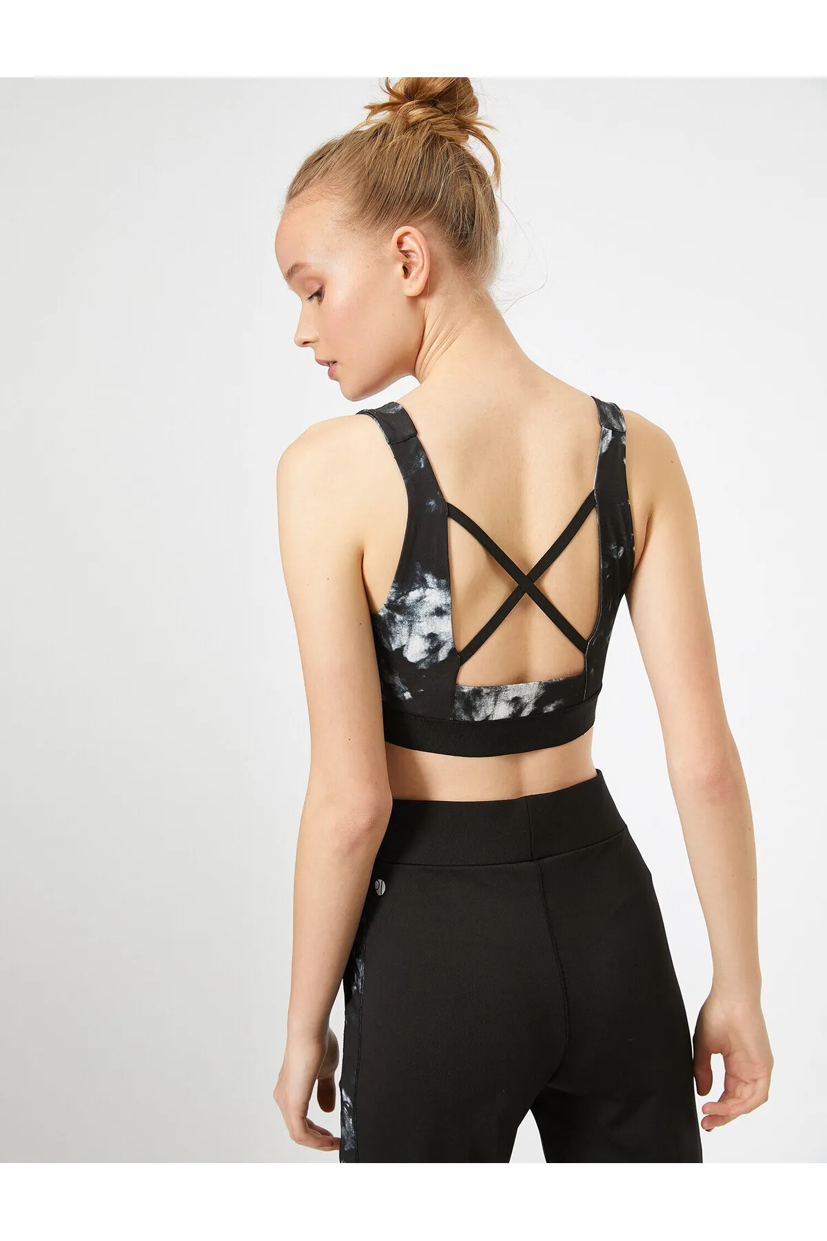 Koton  Schwarz gemusterter Sport-BH für Damen 0YAK32640NK