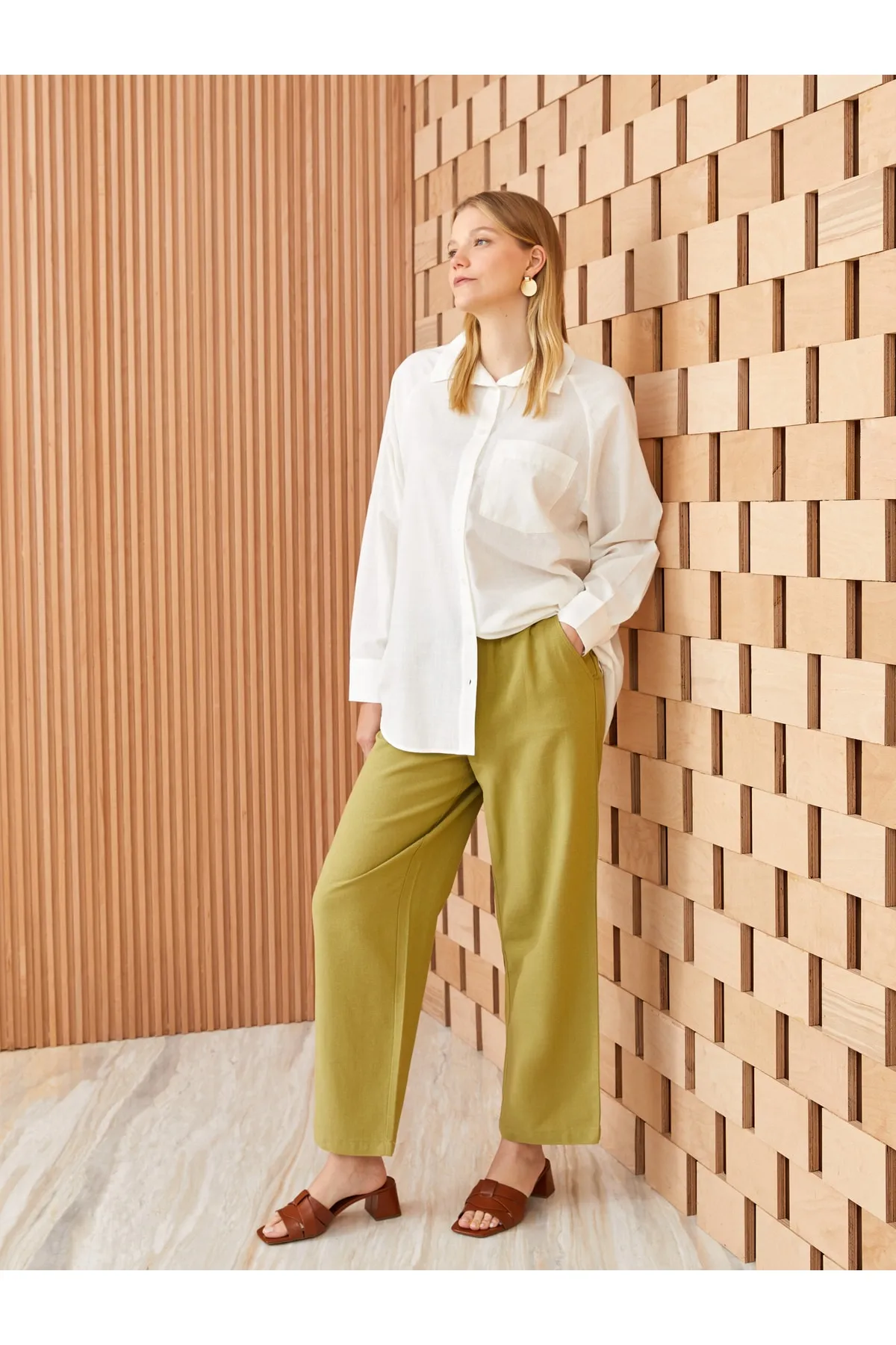 LC Waikiki  Bequeme Passform, gerade Damenhose aus Leinenmischung mit elastischem Bund