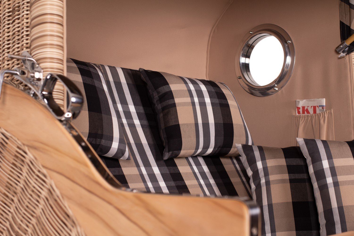 bene living Strandkorb Königssee 2,5-Sitzer Teak - PE shell - Modell 583, BxTxH: 142x95x170 cm, Volllieger ca. 175 Grad, Ostsee-Strandkorb Komplettset, inkl. Liftersystem und Bullaugen