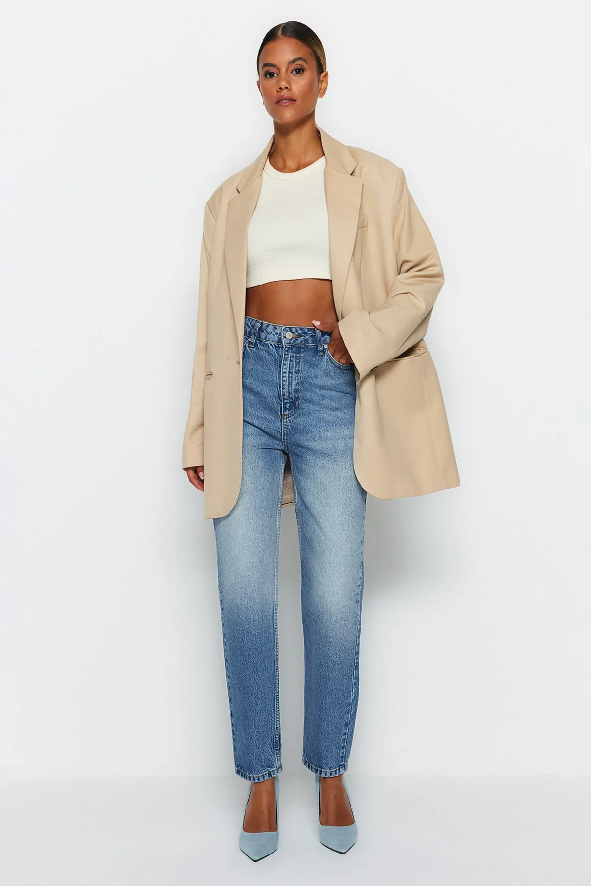 Trendyol Collection  Blaue Mom-Jeans mit hoher Taille TWOAW24JE00035