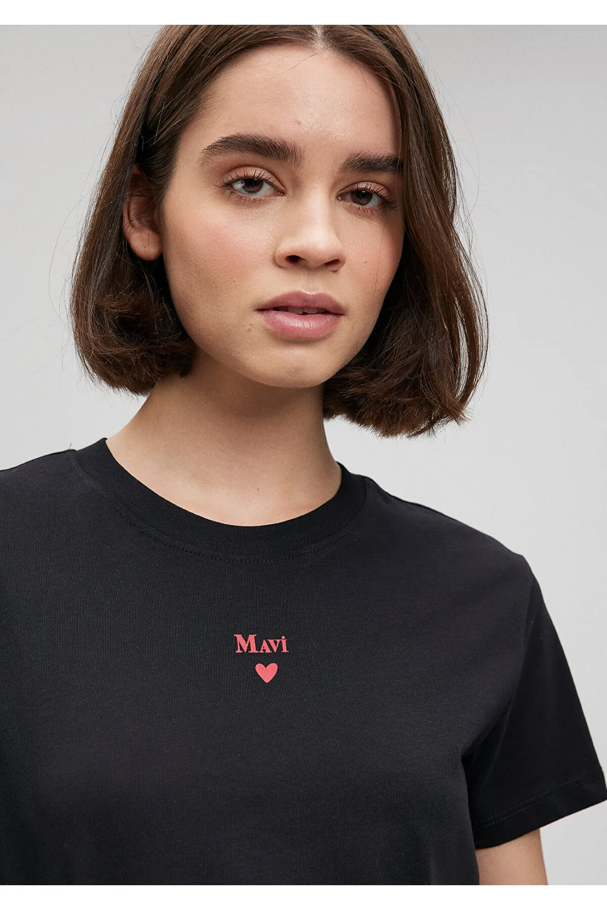 Mavi  Schwarzes T-Shirt mit Logo-Print, reguläre Passform / normaler Schnitt 1601185-900