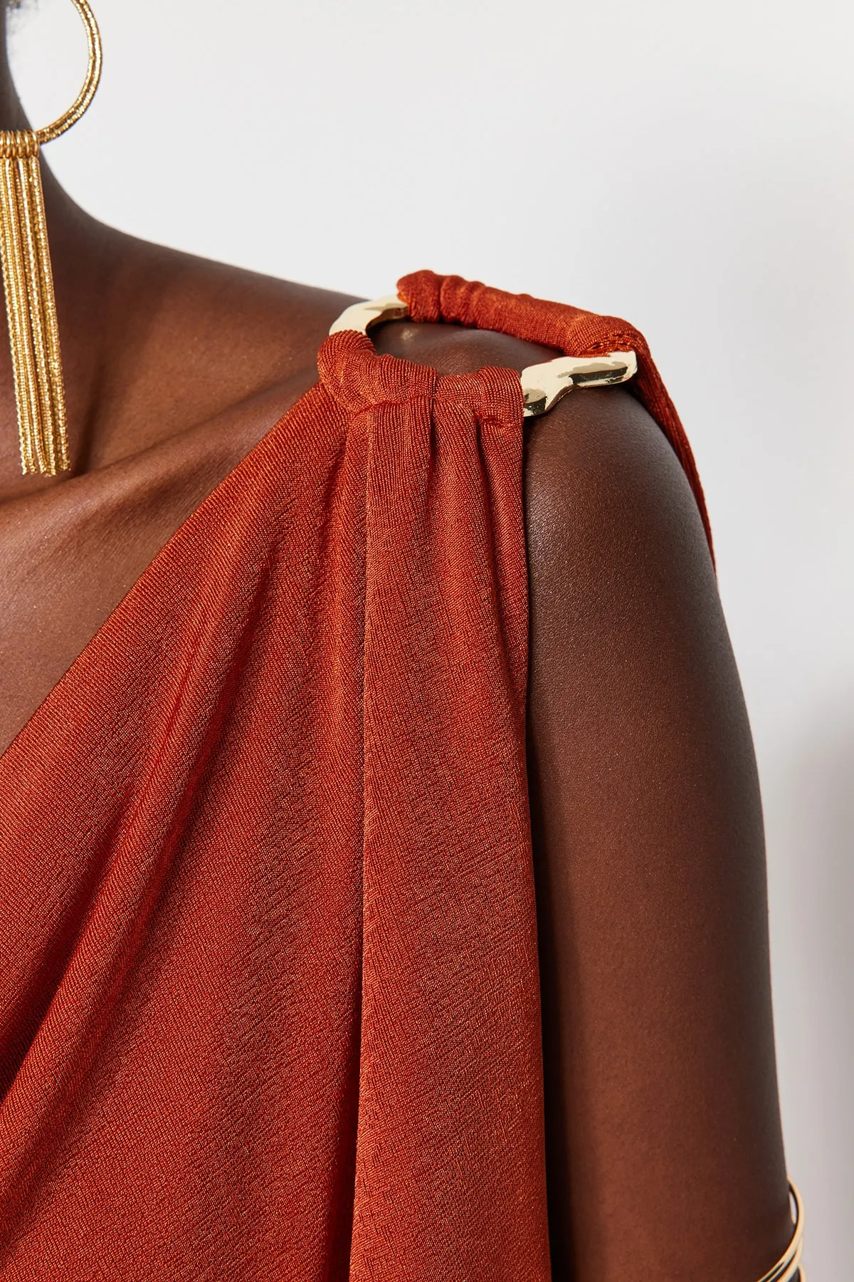 Trendyol Collection  Langes Abendkleid aus Kachelstrick TPRSS23AE00048
