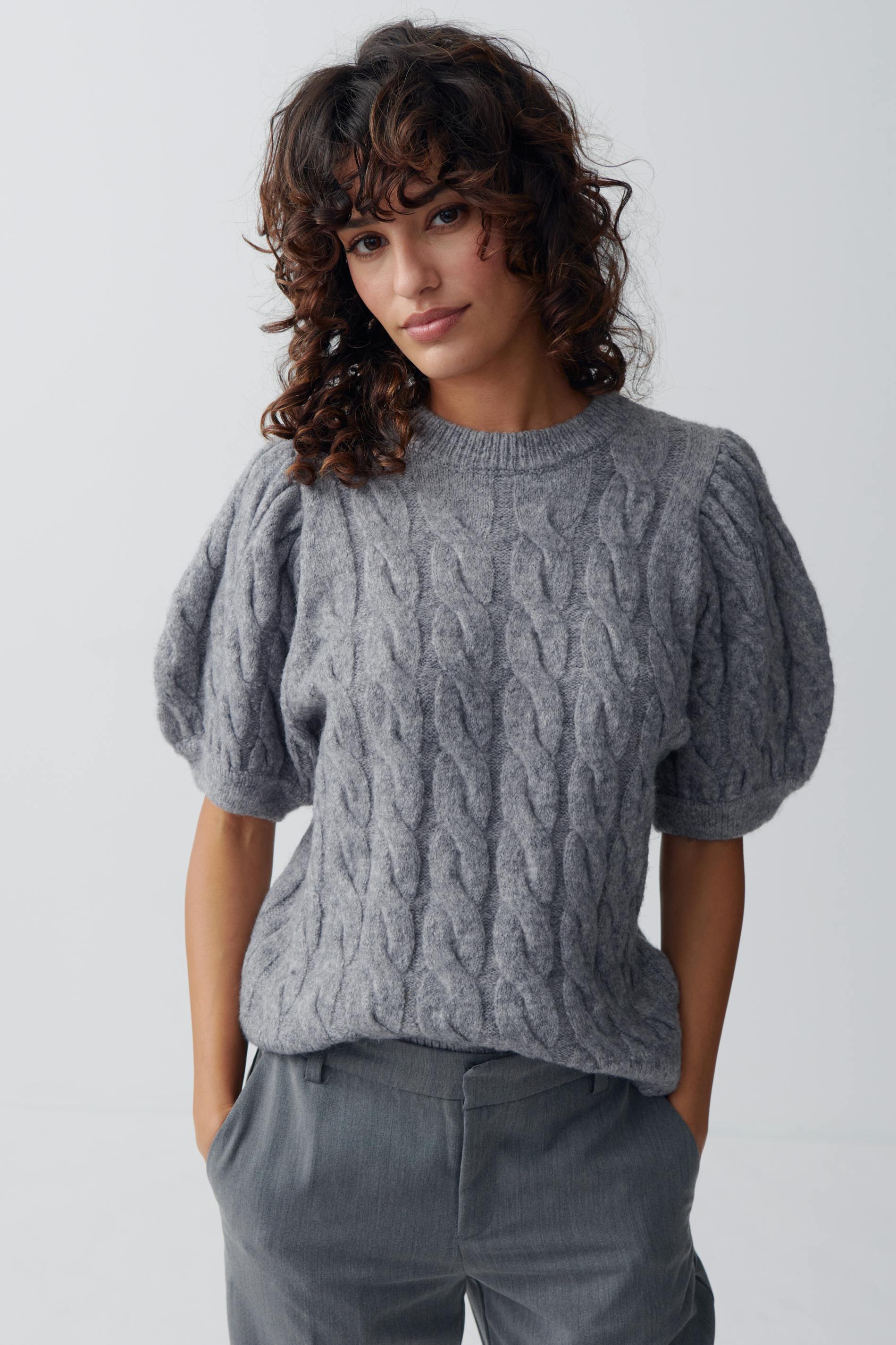 Knitted cable top