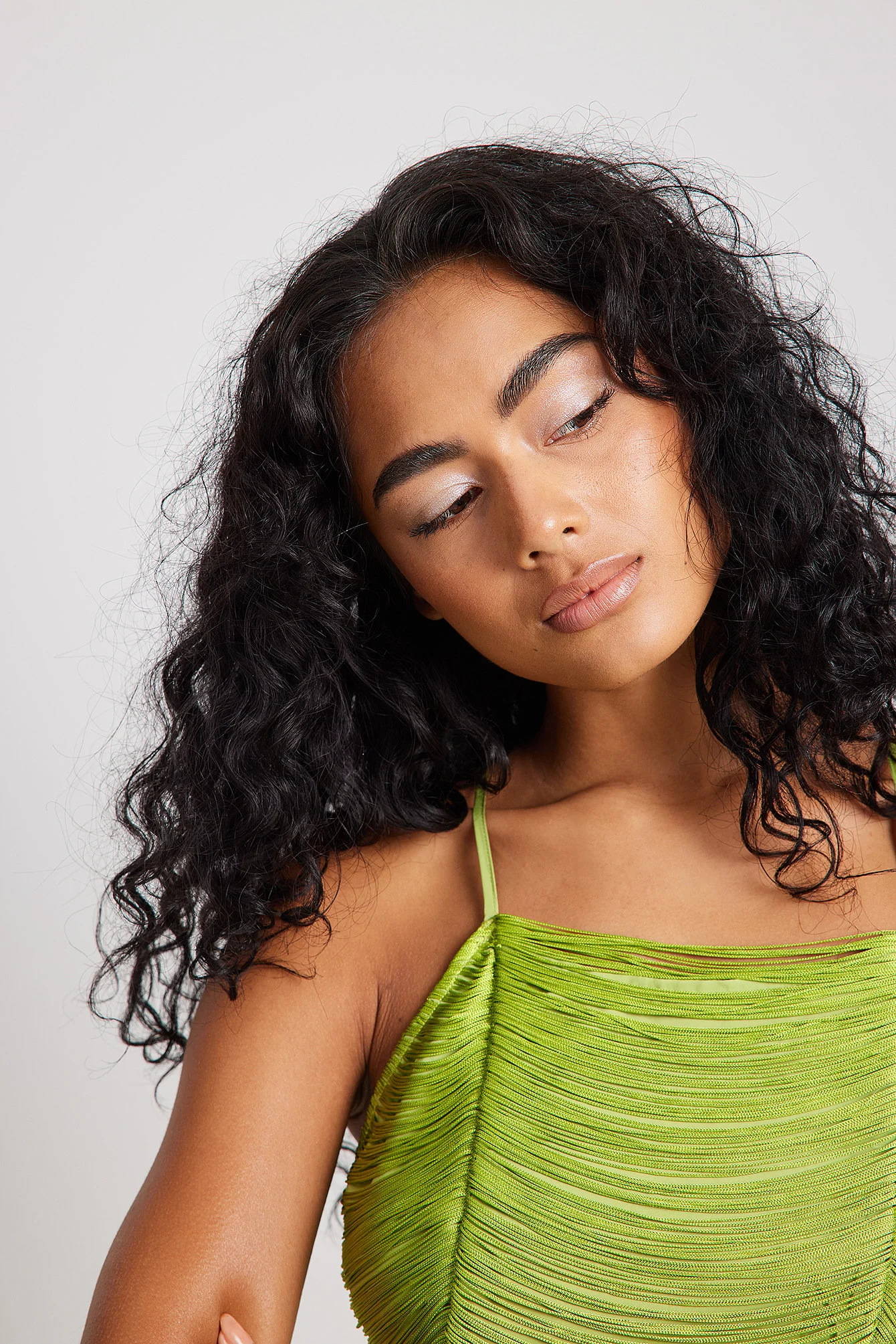 Kleid mit ausgefranstem Saum
