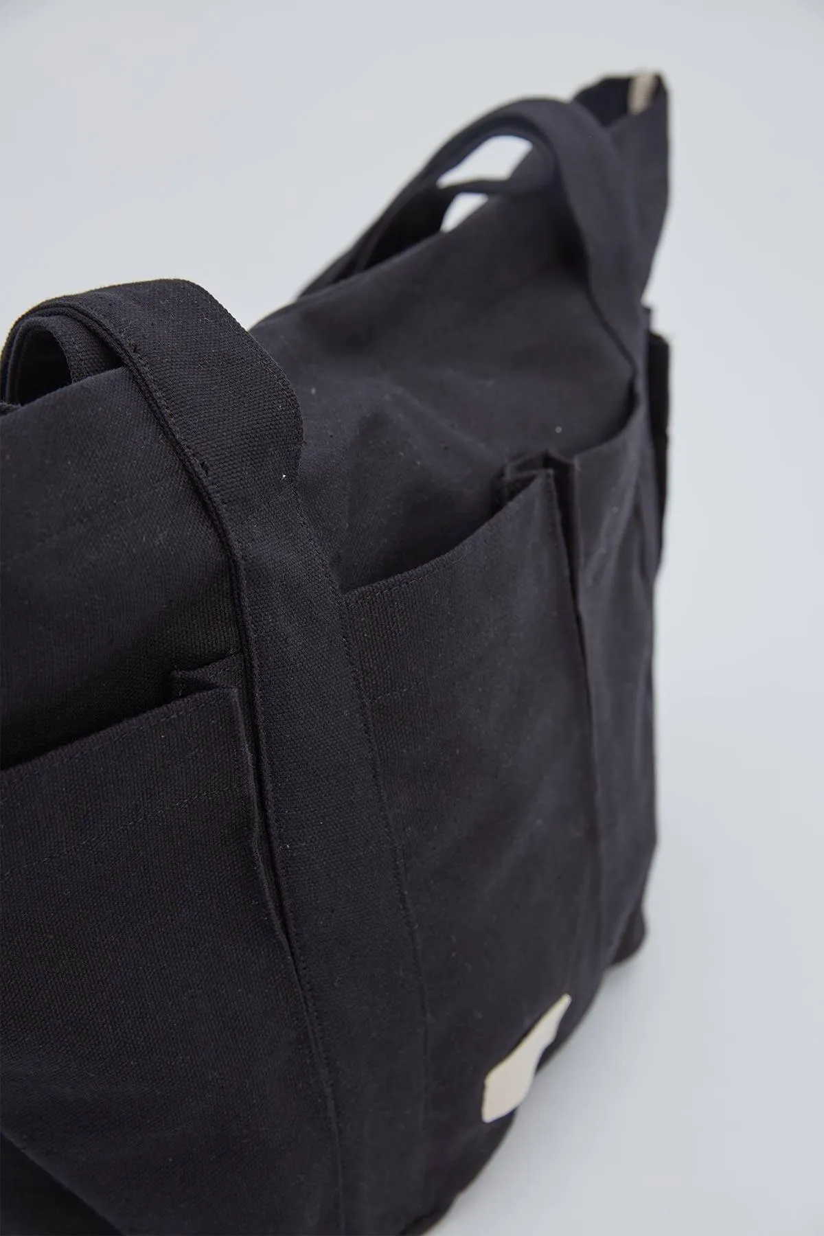 Manuka  Canvas-Tasche mit mehreren Taschen, Schwarz