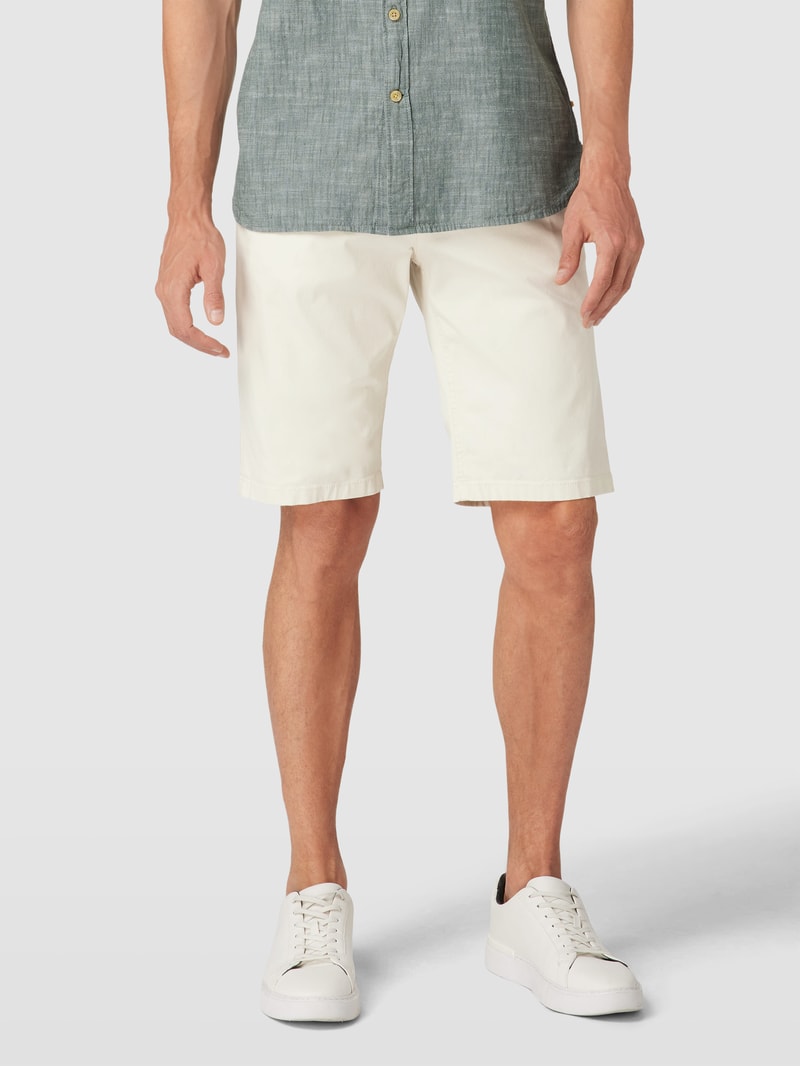 Chinoshorts mit französischen Eingrifftaschen in offwhite