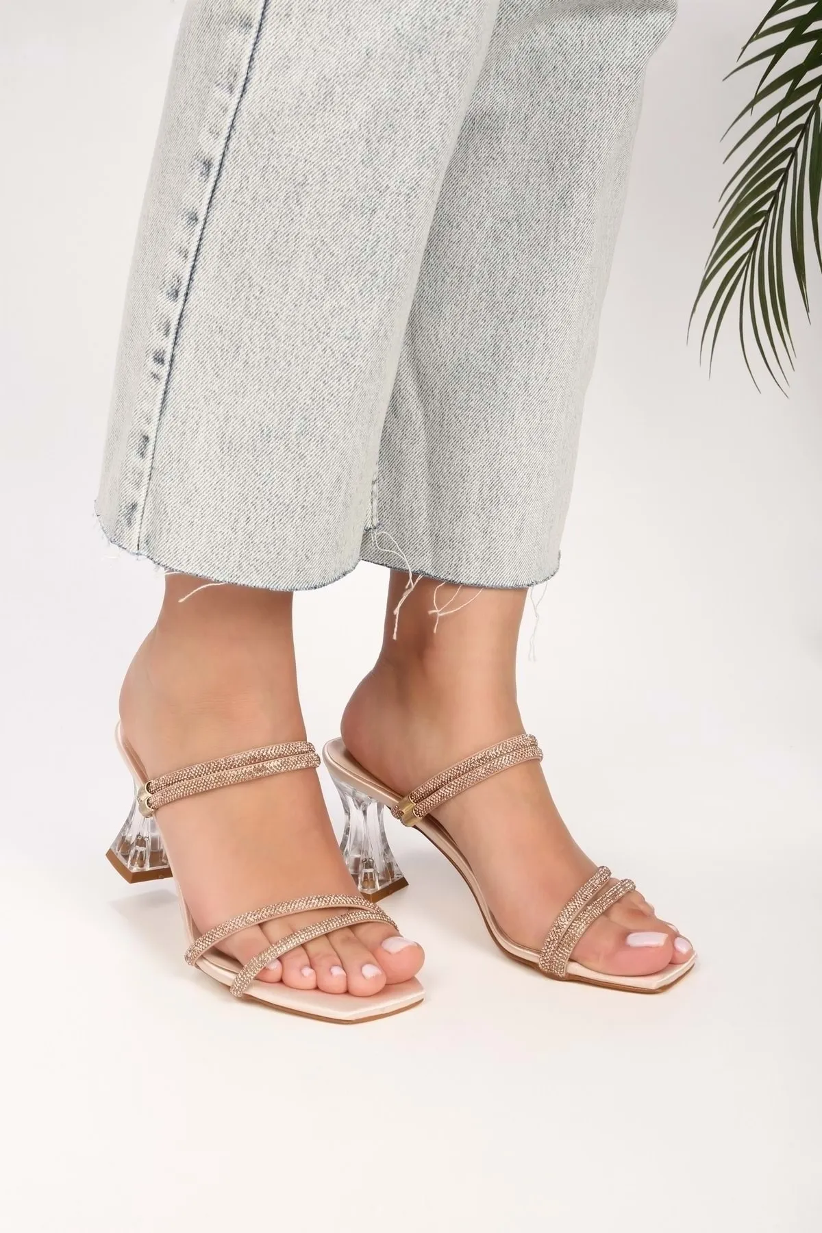 Shoeberry  Damen-Schuhe Nova Ten aus Satin mit Absatz