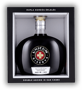 Unicum Zwack Riserva Unicum Zwack Riserva Super Premium Kräuterlikör  - gelagert in zwei sehr unterschiedlichen und speziellen Fässern. 0,7	 Liter - Vol 40%
