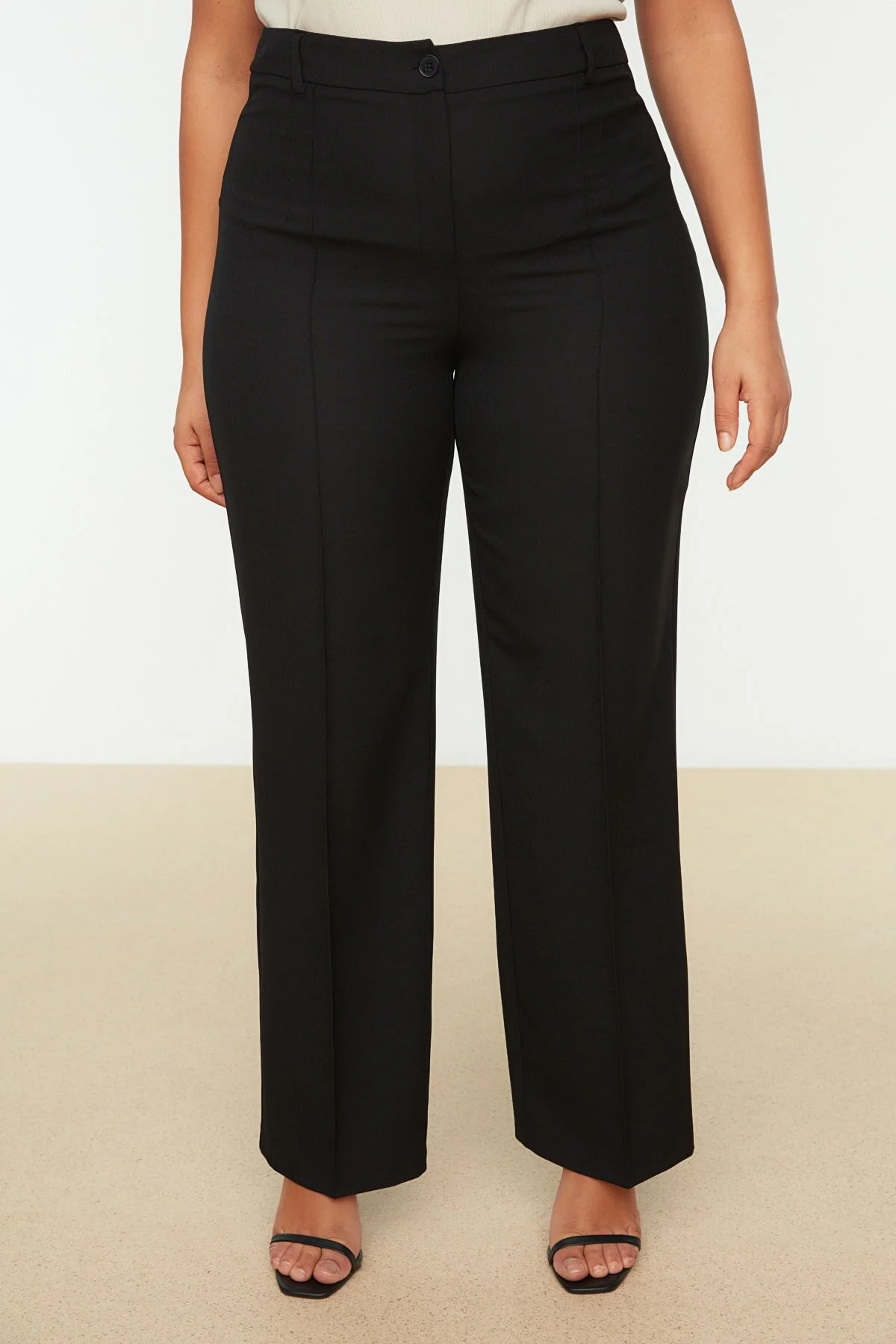 Trendyol Curve  Schwarze Hose mit hoher Taille und gerippten Nähten im spanischen Webstil TBBSS22PL0301