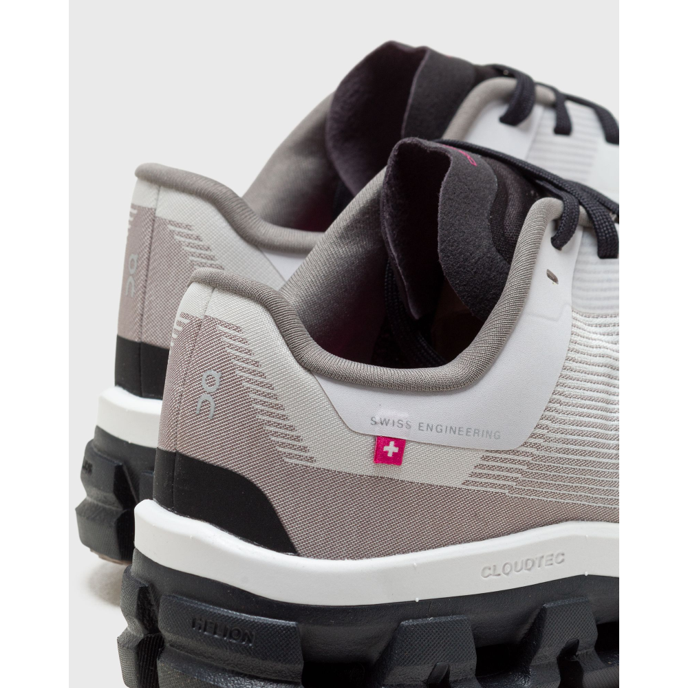 ON WMNS Cloudflow Distance 3WD30320462 / weiss