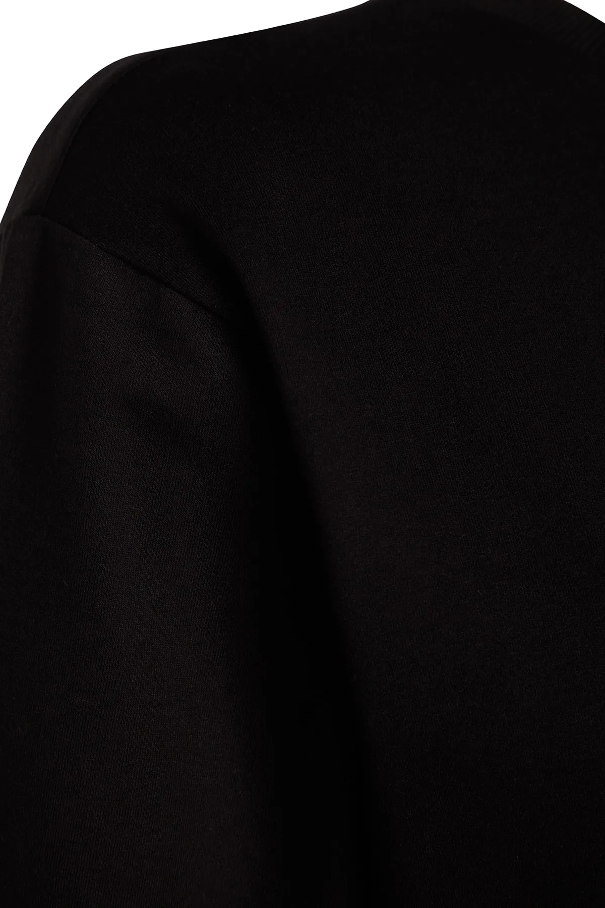 Trendyol Curve  Schwarzes, dünnes, detailliertes Strick-Sweatshirt mit Schlitz TBSSS22SW0173