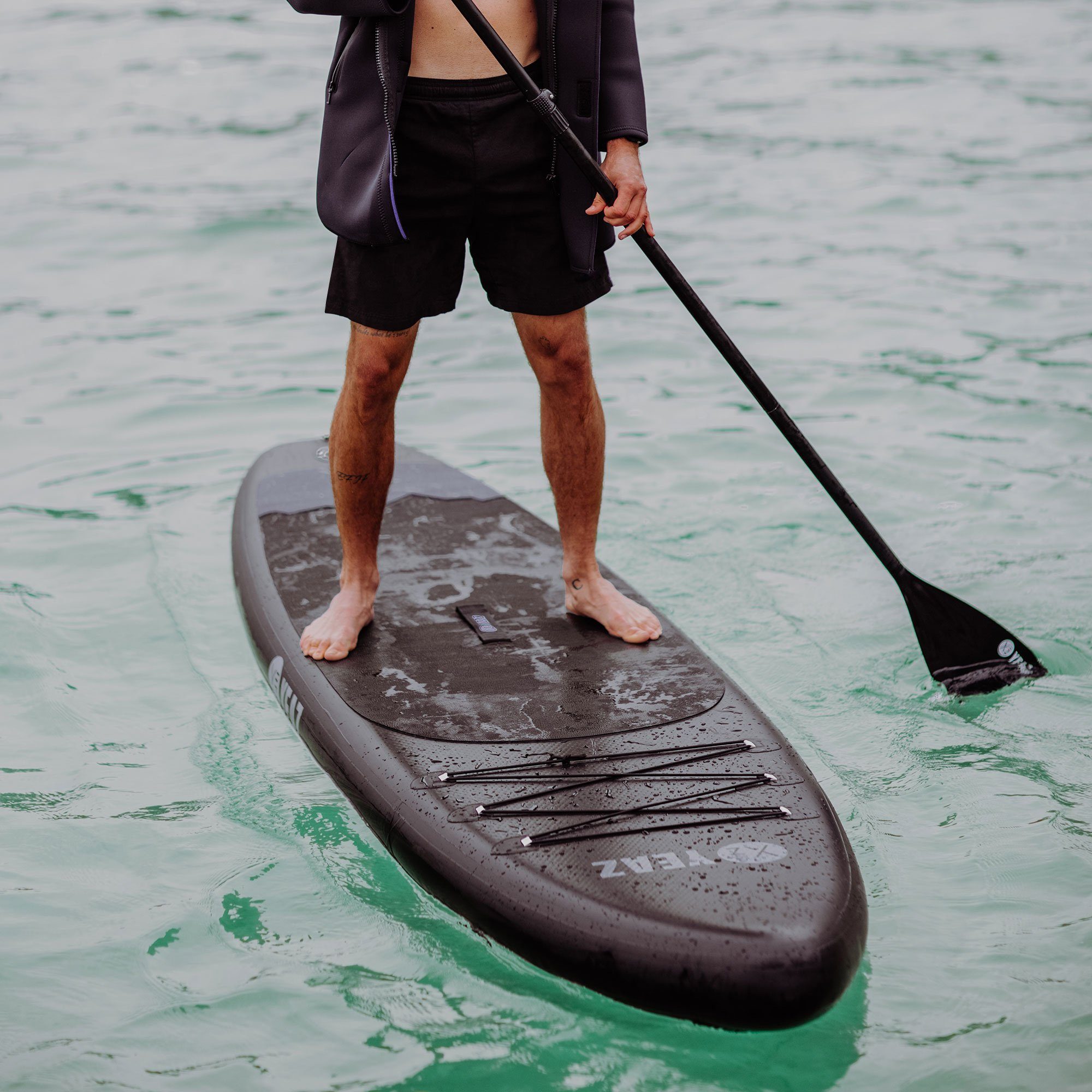 YEAZ Inflatable SUP-Board NELIO - EXOTRACE - SET sup board und kit, Inflatable SUP Board, (Set), inkl. Zubehör wie Paddel, Handpumpe und Rucksack
