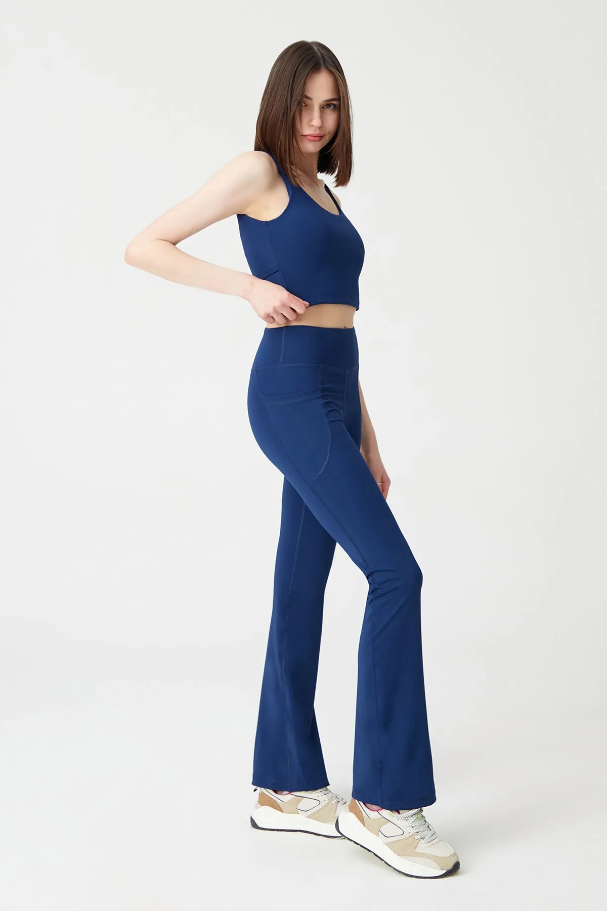 LOS OJOS  Marineblaue, glättende Bootcut-Strumpfhose mit ausgestelltem Bein und doppelter Tasche und hoher Taille für Damen