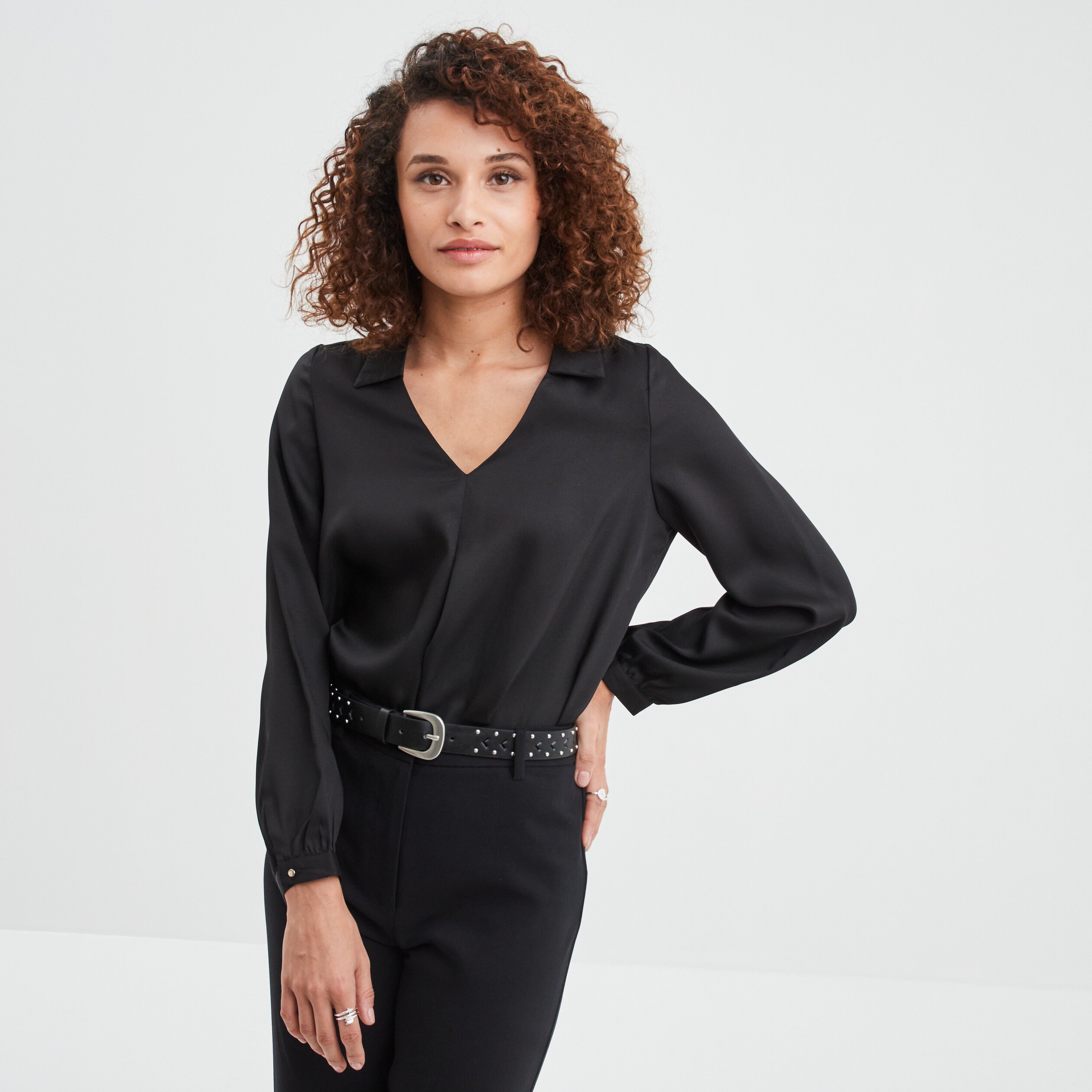 Blouse satin col en V à revers noir femme | La Halle