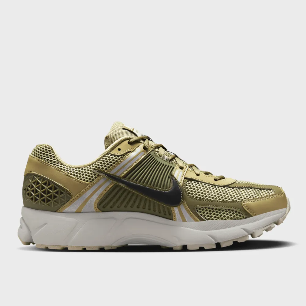 Nike Zoom Vomero 5 FJ1915-200 / grün