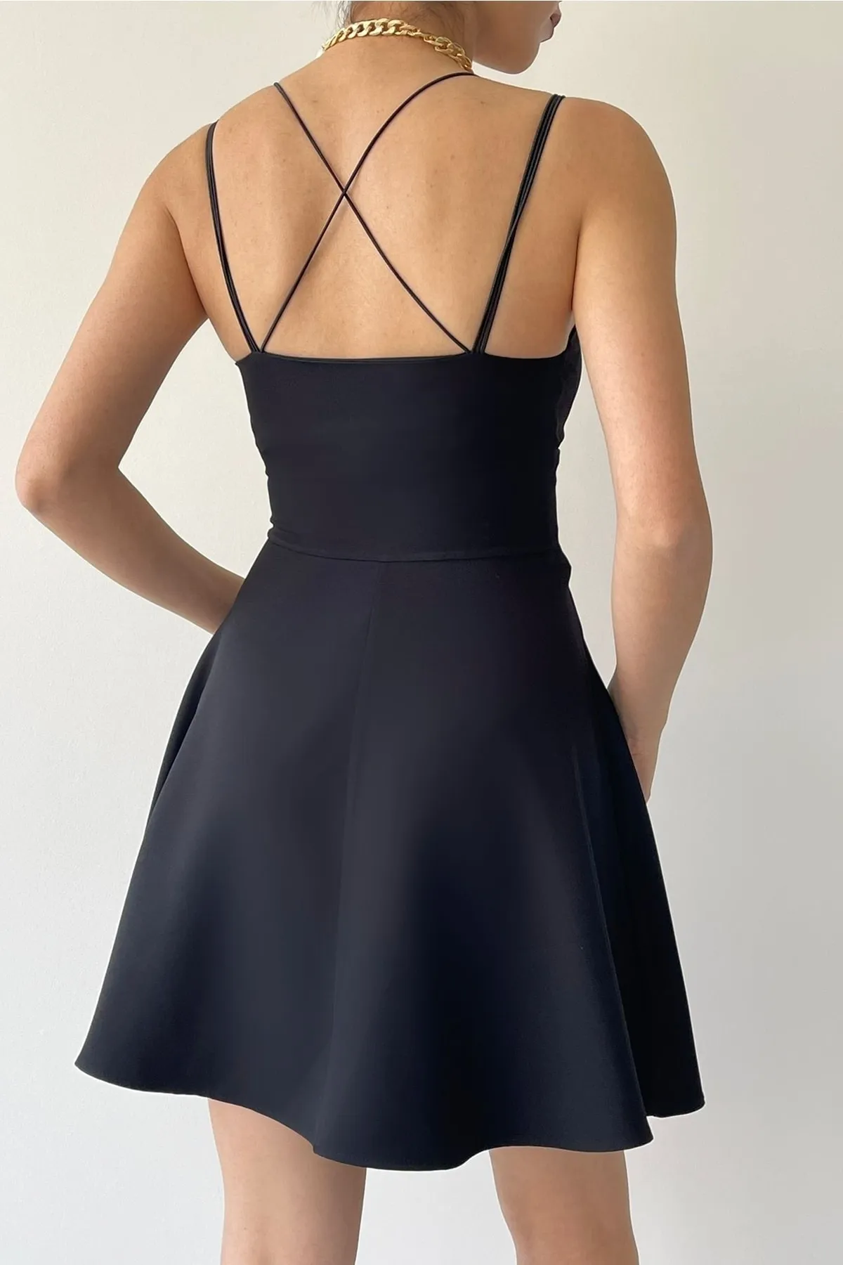 lovebox  Dünne Träger, tief sitzend, V-Ausschnitt, ausgestelltes schwarzes Abendkleid und schwarzes Abschlusskleid 114