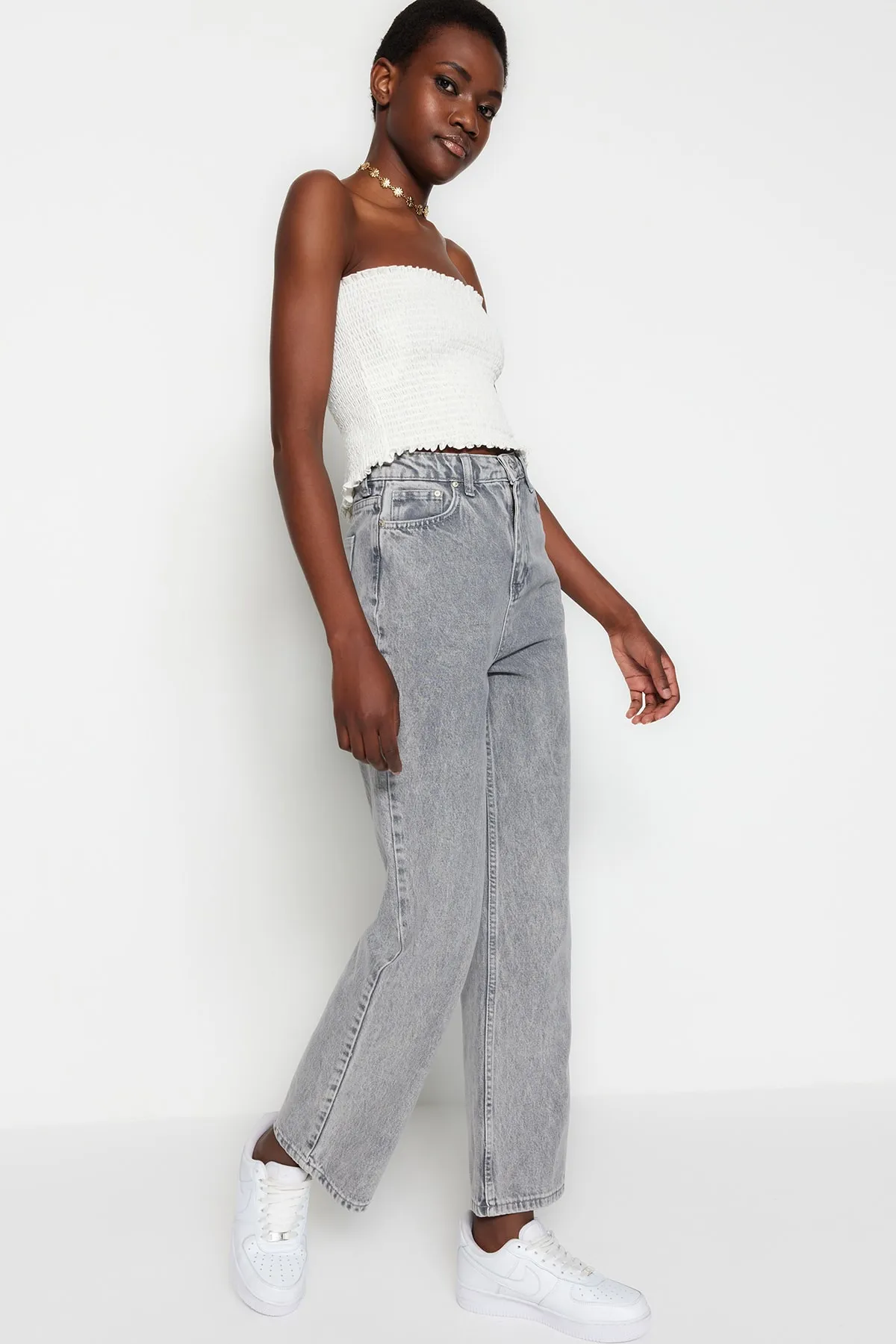 Trendyol Collection  Graue, lange, gerade Jeans mit hoher Taille TWOAW22JE0248