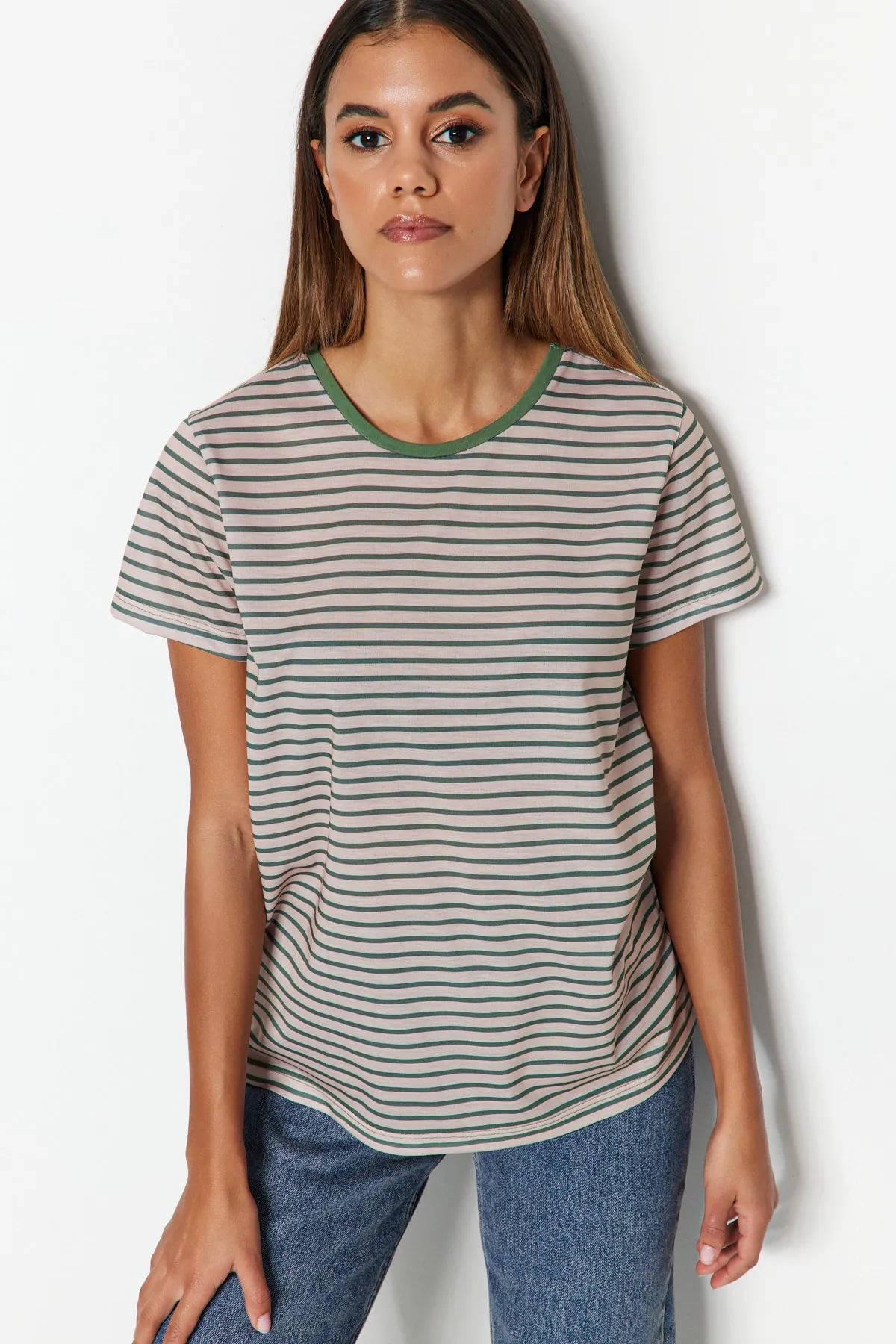 Trendyol Collection  Braun-Beige-Khaki gestreiftes 3er-Pack Basic-Strick-T-Shirt mit Rundhalsausschnitt TWOSS20TS0146