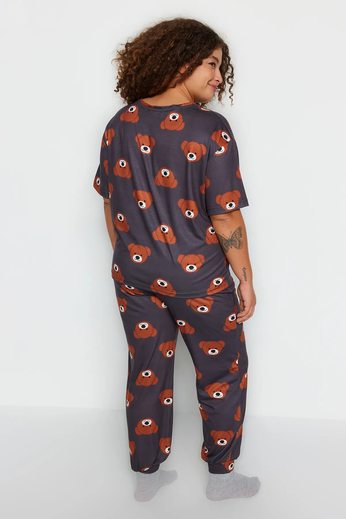 Trendyol Curve  Graues, gestricktes Pyjama-Set mit Teddybär-Muster TBBAW23AI00039