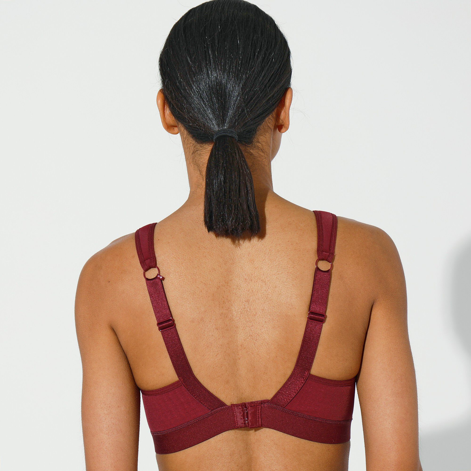 Soutien-gorge sport maille stretch et tulle résille forme brassière