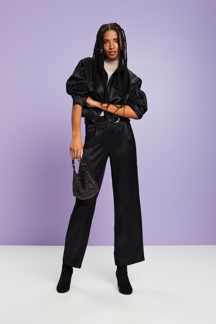 Satinhose mit weitem Bein