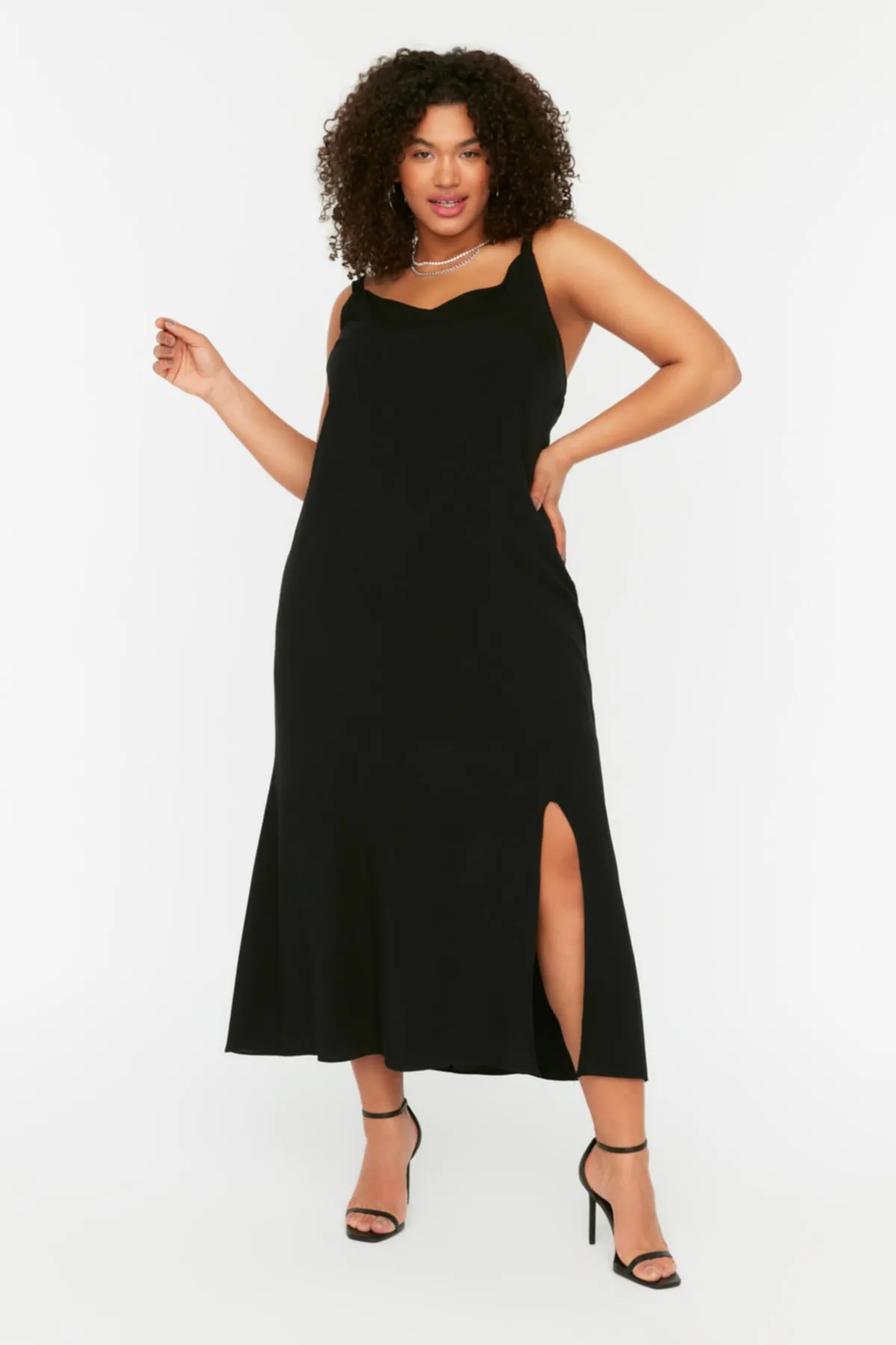 Trendyol Curve  Schwarzes gewebtes Schlitzkleid TBSSS22EL1094