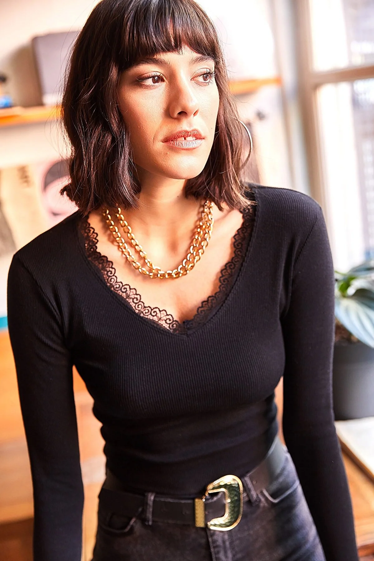 Olalook  Damen-Strickbluse mit schwarzem Kragen, Spitze, V-Ausschnitt und Leibchen, BLZ-19001713