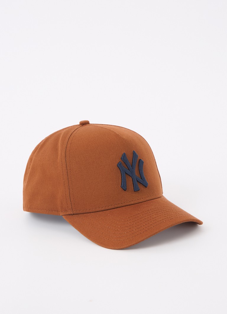 New Era -lippis, jossa New York Yankeesin kirjonta
