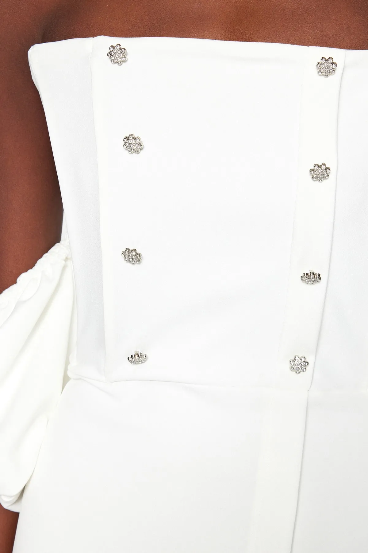 Trendyol Collection  Ecru, figurbetontes, gefüttertes Brautabendkleid mit gewebten Accessoires TPRSS23EL00090