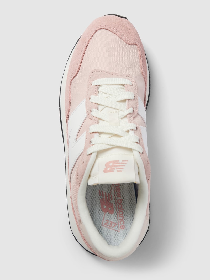 Sneaker mit Label-Detail in hellrosa