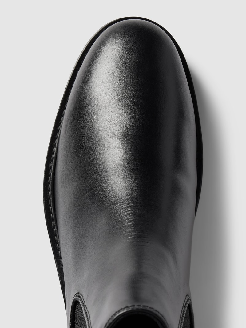 Chelsea Boots aus Leder mit elastischen Einsätzen in schwarz