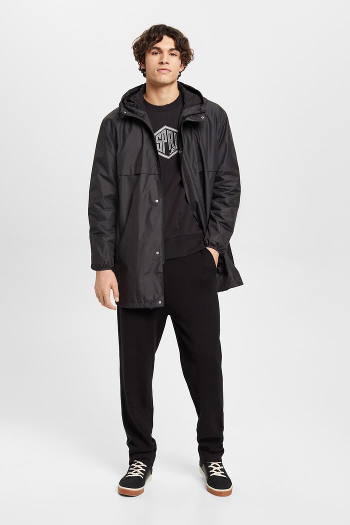 Leichte Regenjacke mit Kapuze