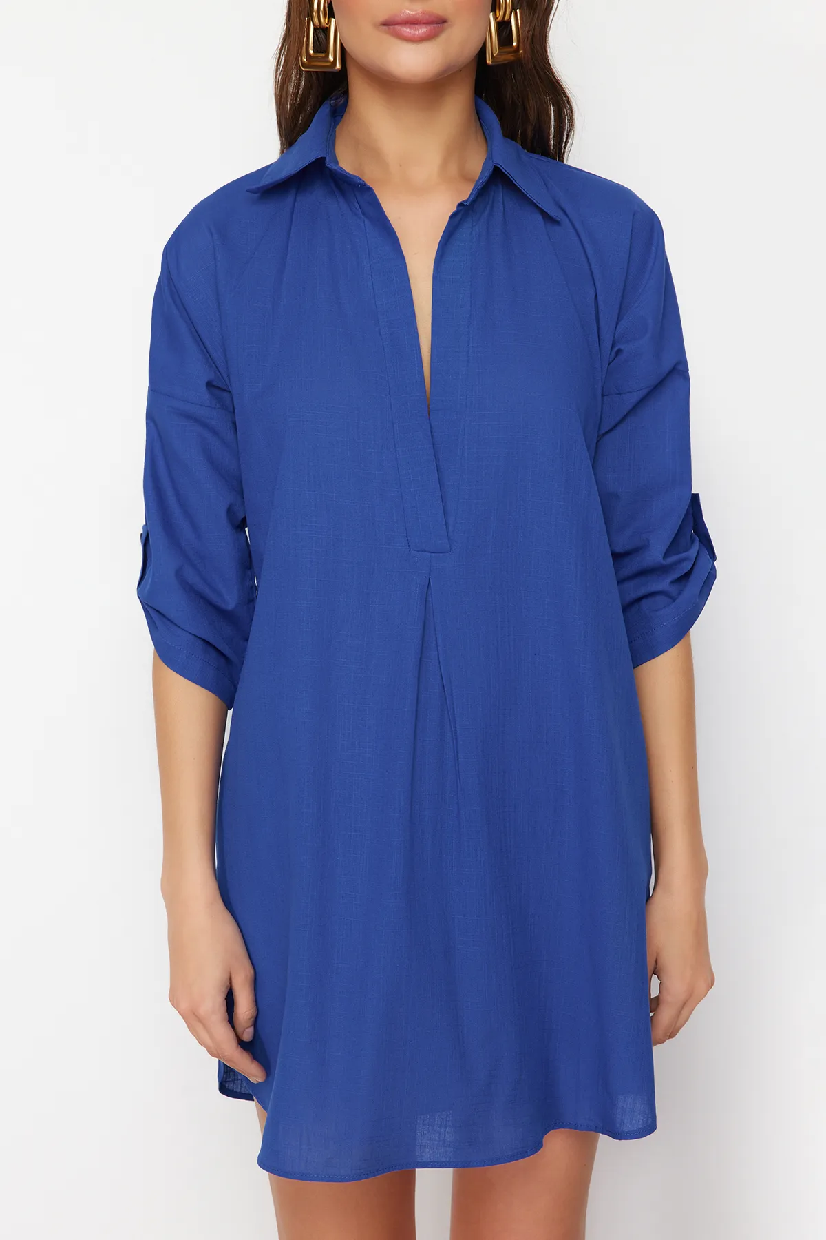Trendyol Collection  Saks Mini-Strandkleid aus Webstoff TBESS21EL3979