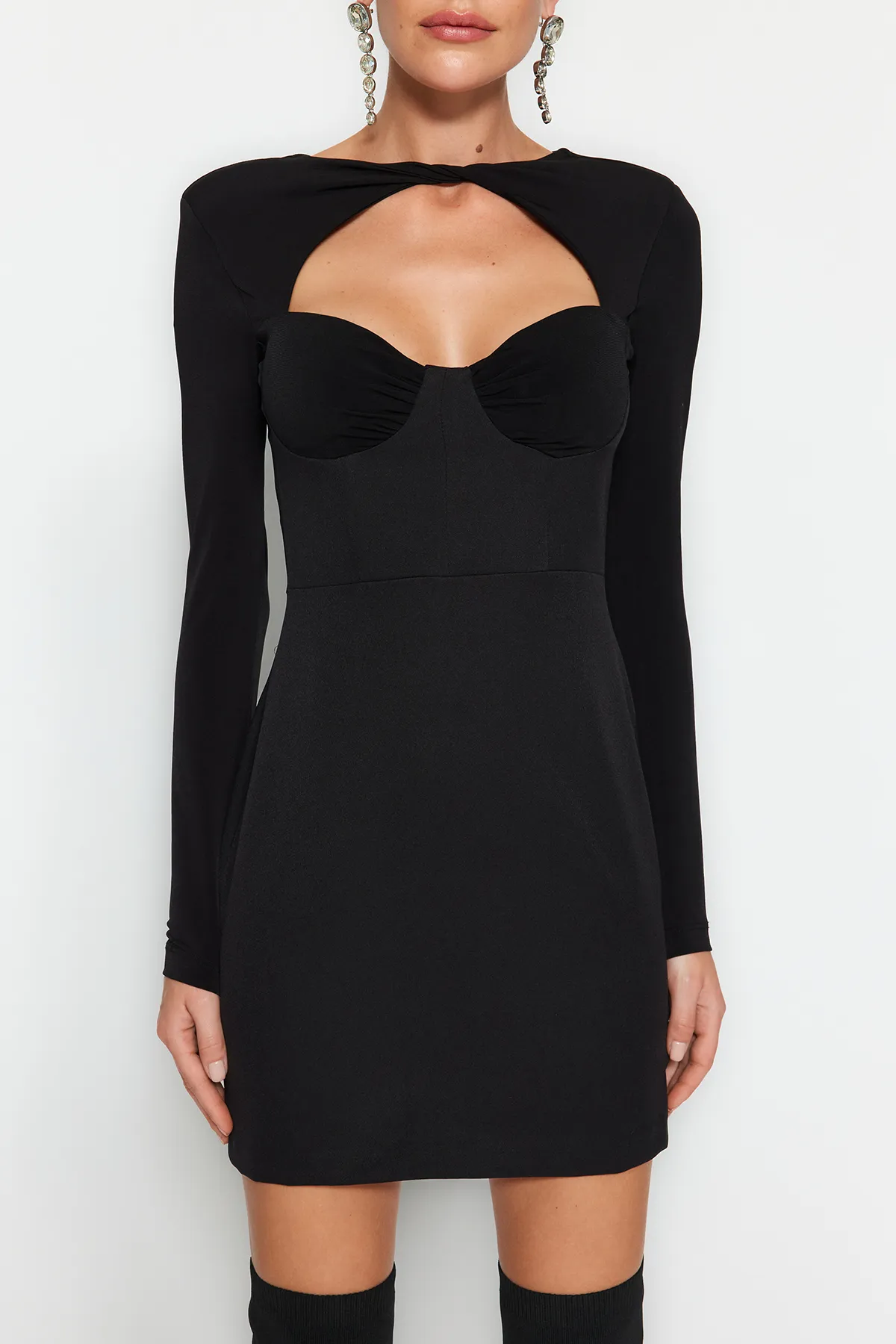 Trendyol Collection  Schwarzes, tailliertes, gewebtes, elegantes Abendkleid TPRAW24EL00202