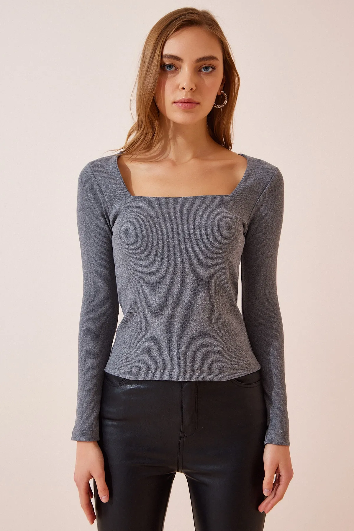 Happiness İstanbul  Damen-Strickbluse mit quadratischem Ausschnitt in Grau GT00052