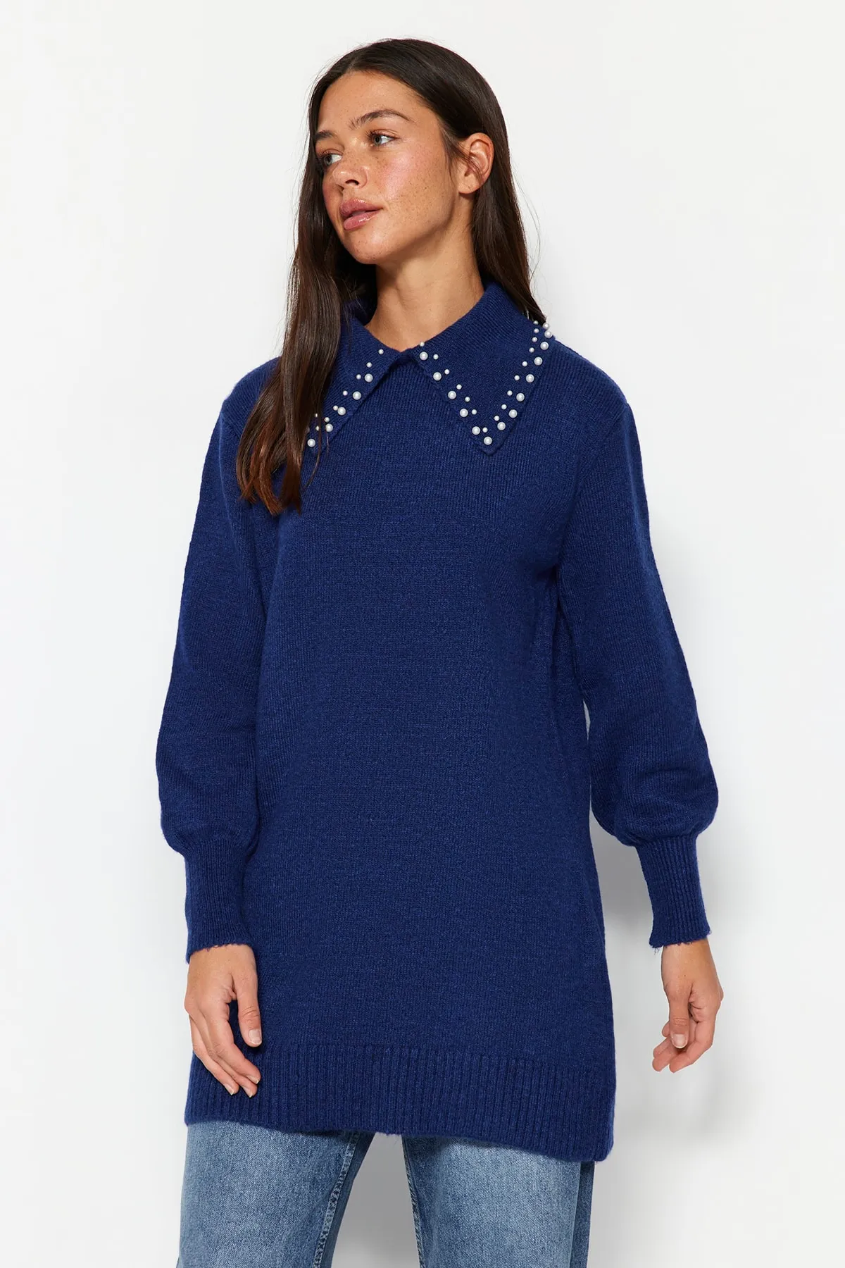 Trendyol Modest  Marineblauer Babykragen-Pullover aus weichem Strick mit Perlenmuster TCTAW22AK0238