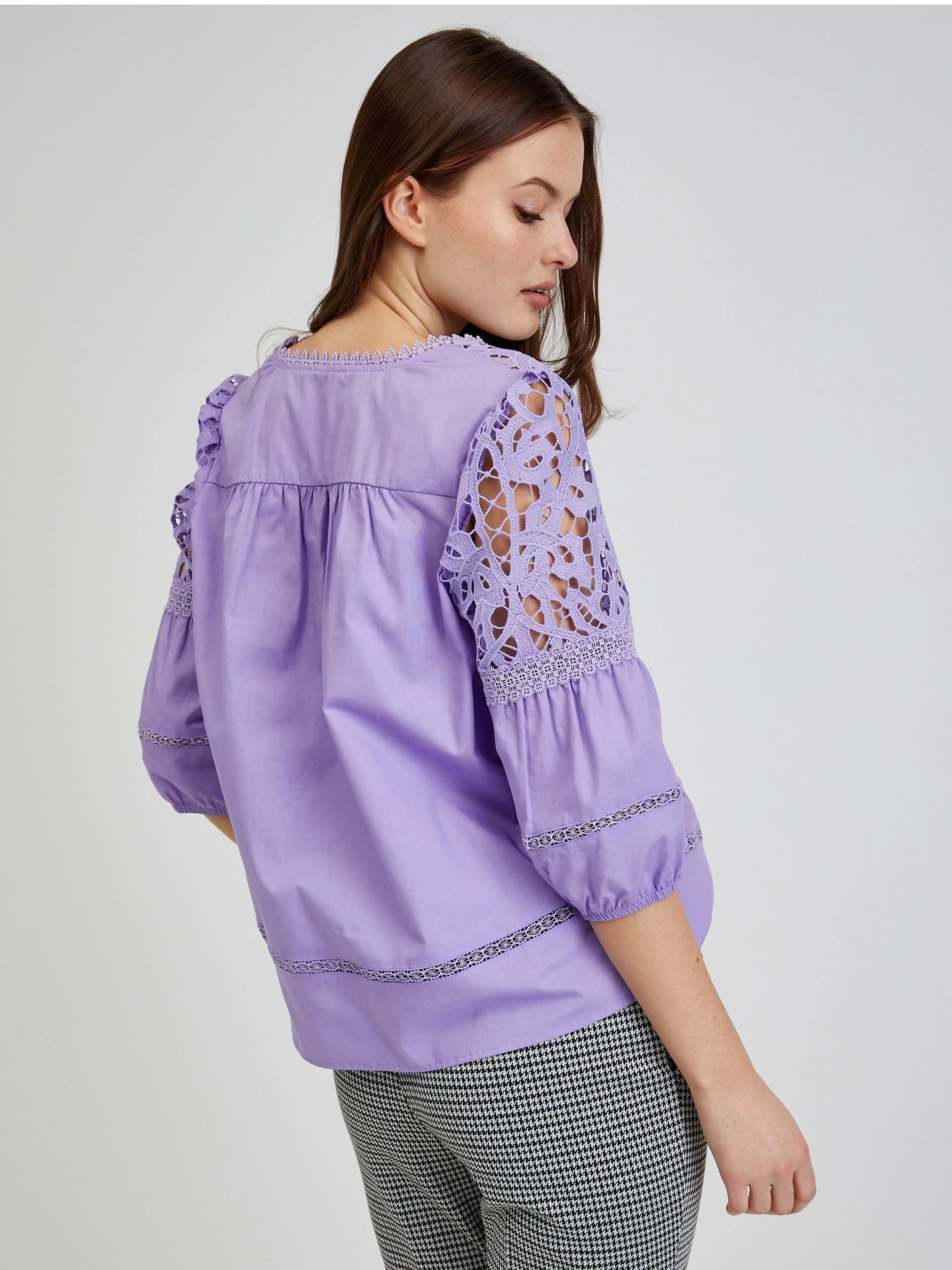 Hellviolette Bluse mit Spitze ORSAY