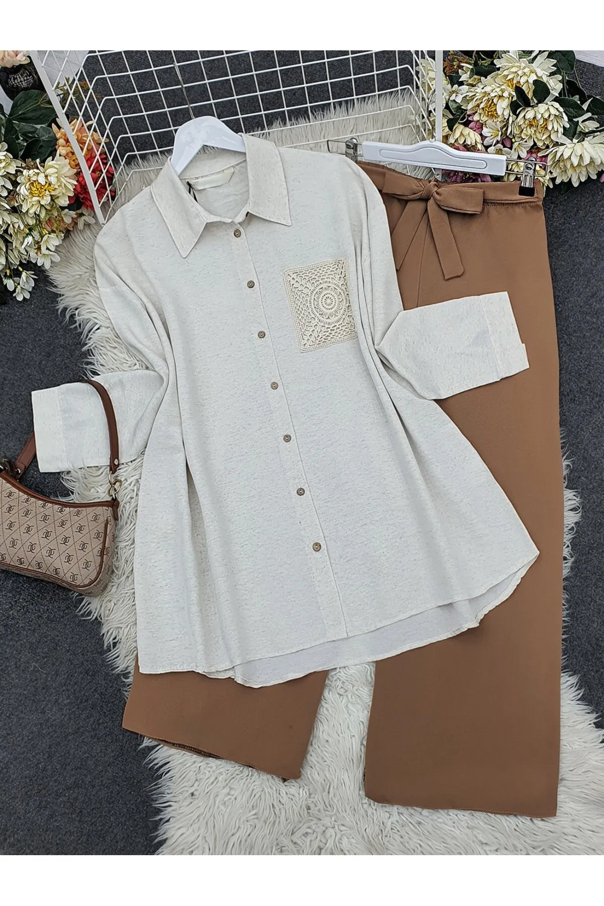 Modamorfo  Leinenhemd mit Taschendetail und Holzknöpfen