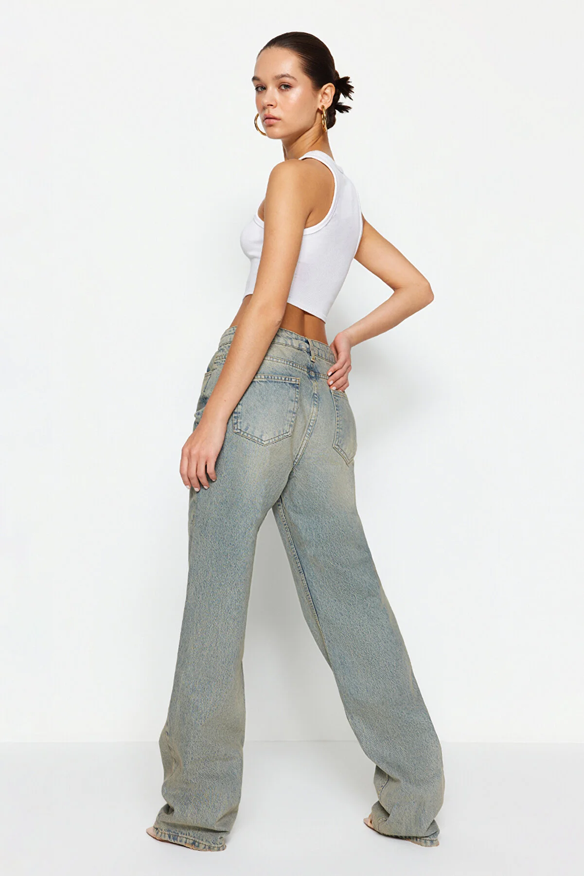 Trendyol Collection  Blaue Pale Eekt Vintage-Jeans mit niedriger Taille und weitem Bein TWOSS24JE00032