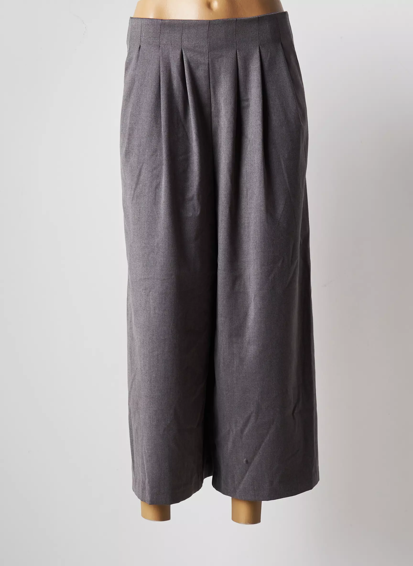 Sandro Ferrone Pantacourts Femme couleur gris