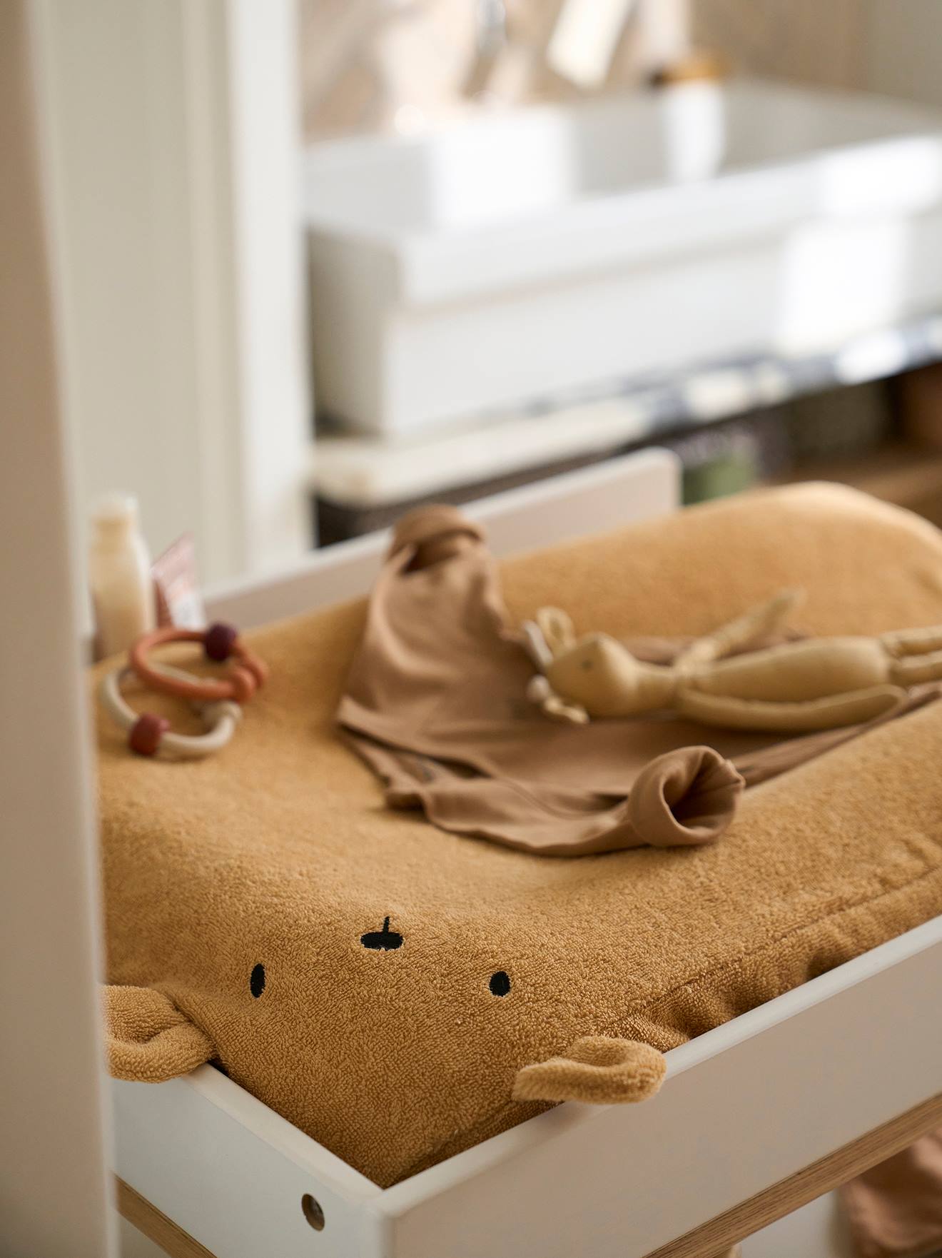 Vertbaudet 2er-Set Frottee-Schonbezüge für Baby Wickelauflage, personalisierbar - karamell bär