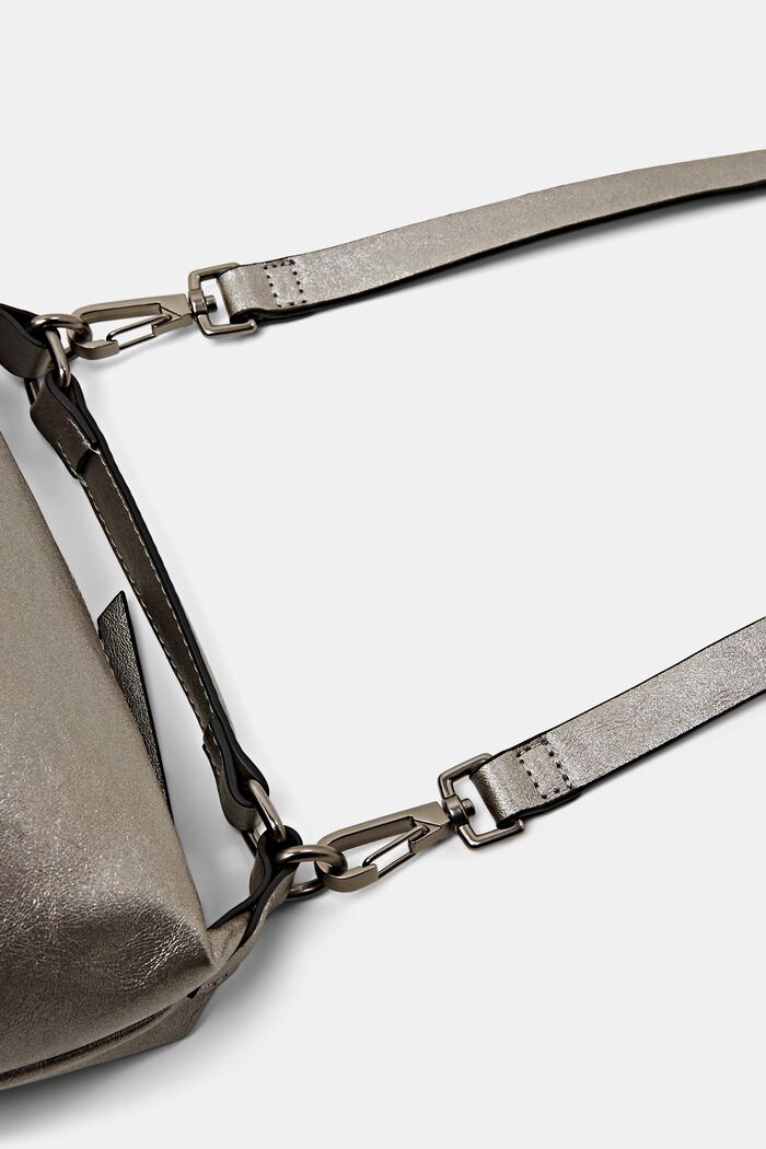 Tasche in Lederoptik im Metallic-Trend