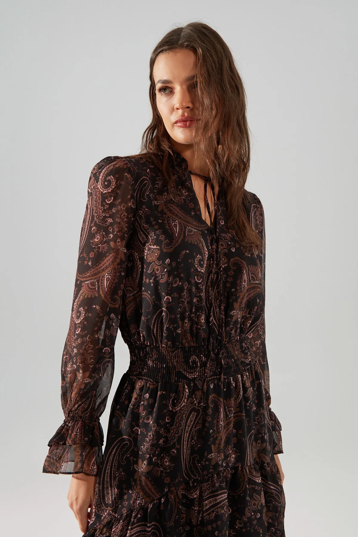Trendyol Collection  Mehrfarbiges Neckholder-Webkleid TWOAW21EL1448