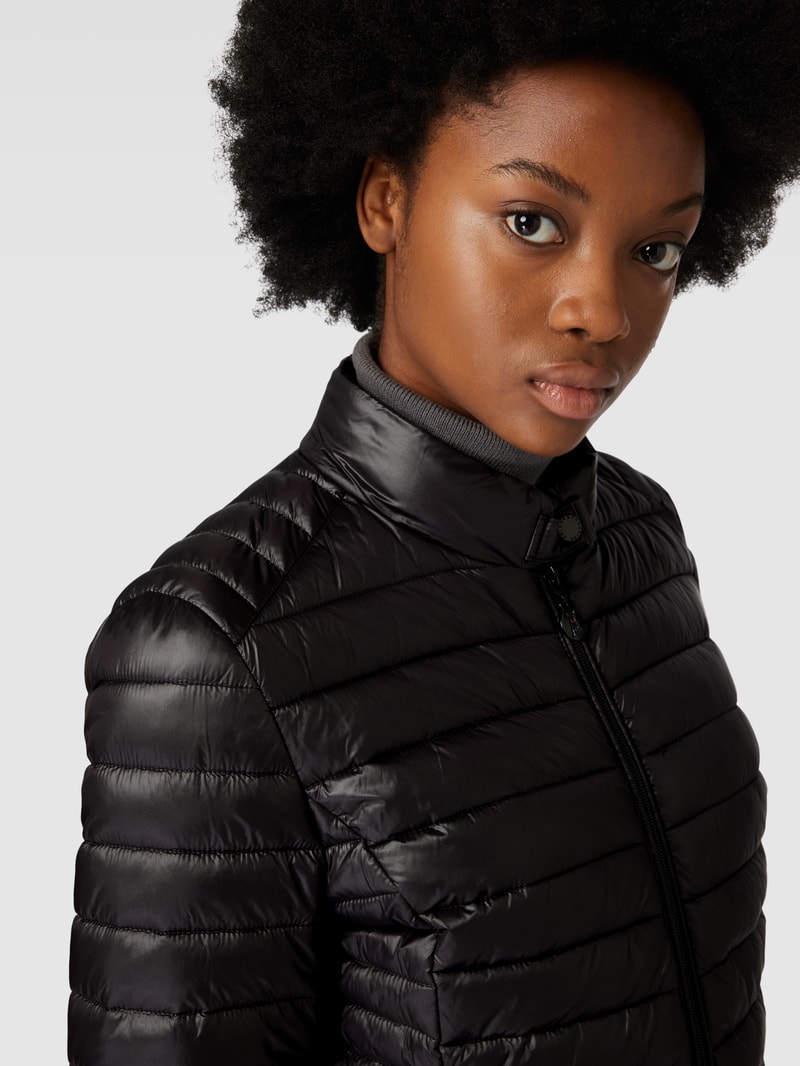 Steppjacke mit Label-Applikation Modell 'JUDY' in schwarz