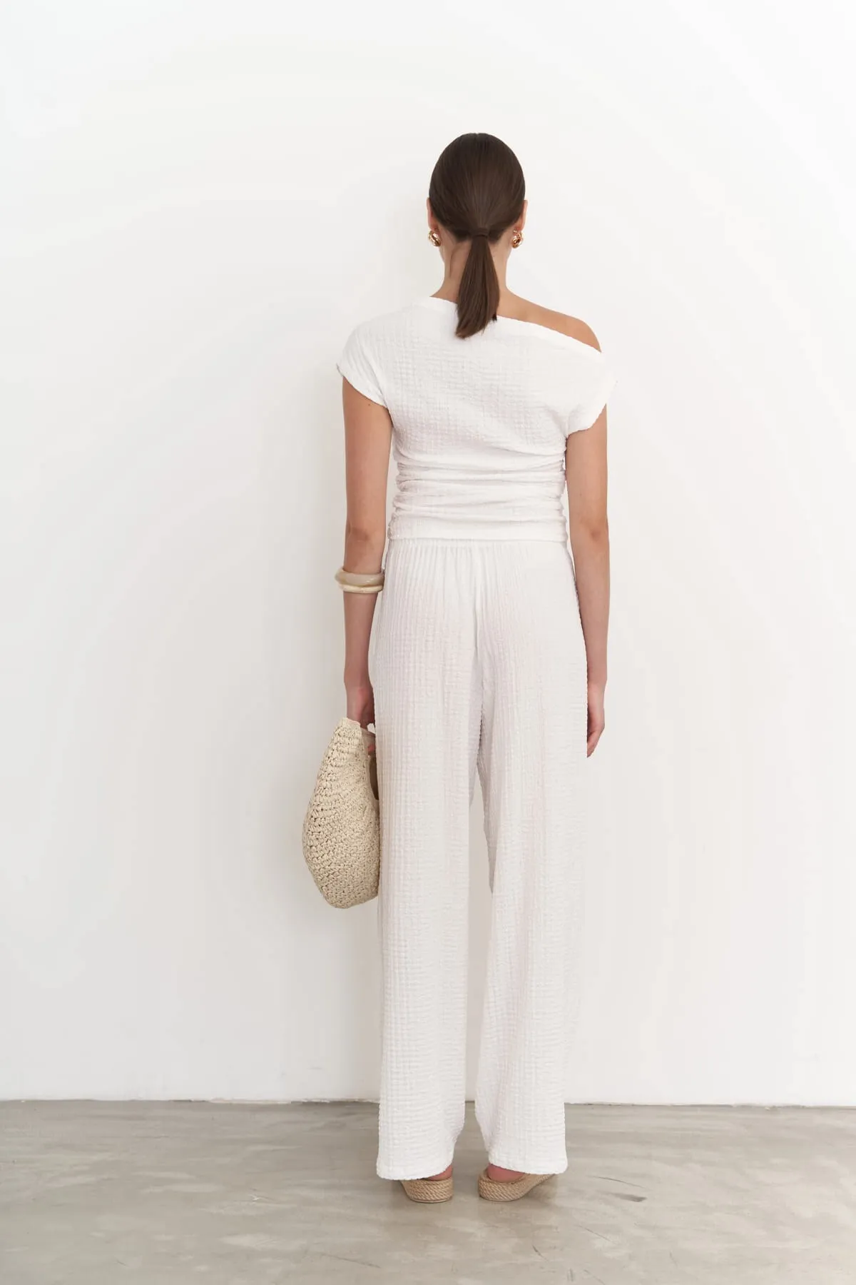 MAİ COLLECTİON  Sona – Weißes, asymmetrisches Blusen-Hosen-Set