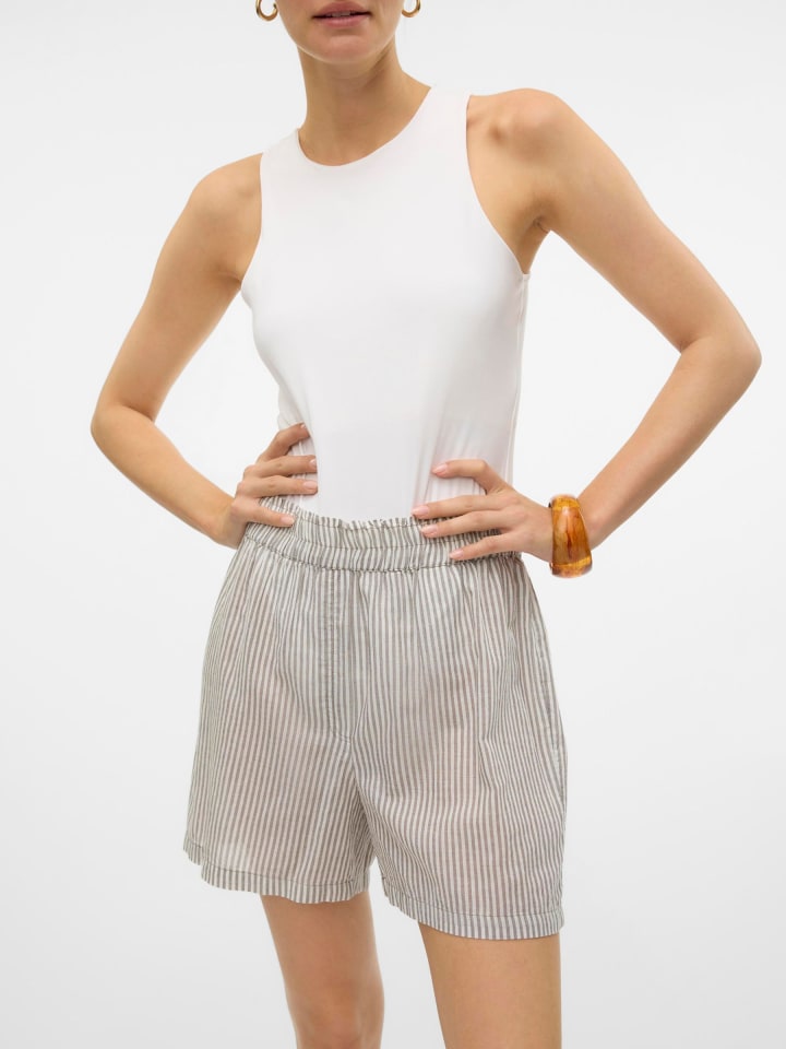 Vero Moda Shorts in Dusty Olive günstig kaufen